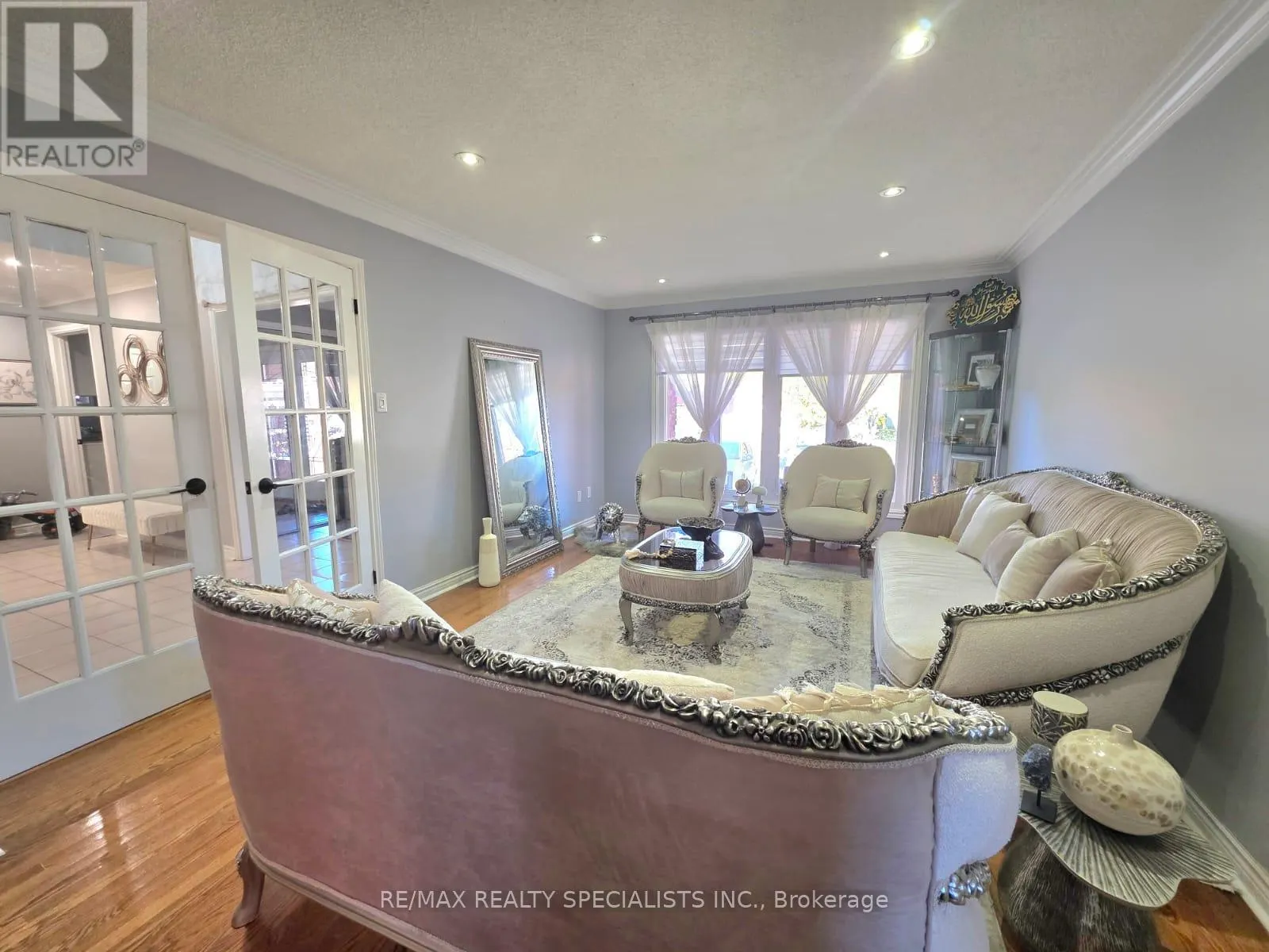 41 CLAUDIA AVENUE