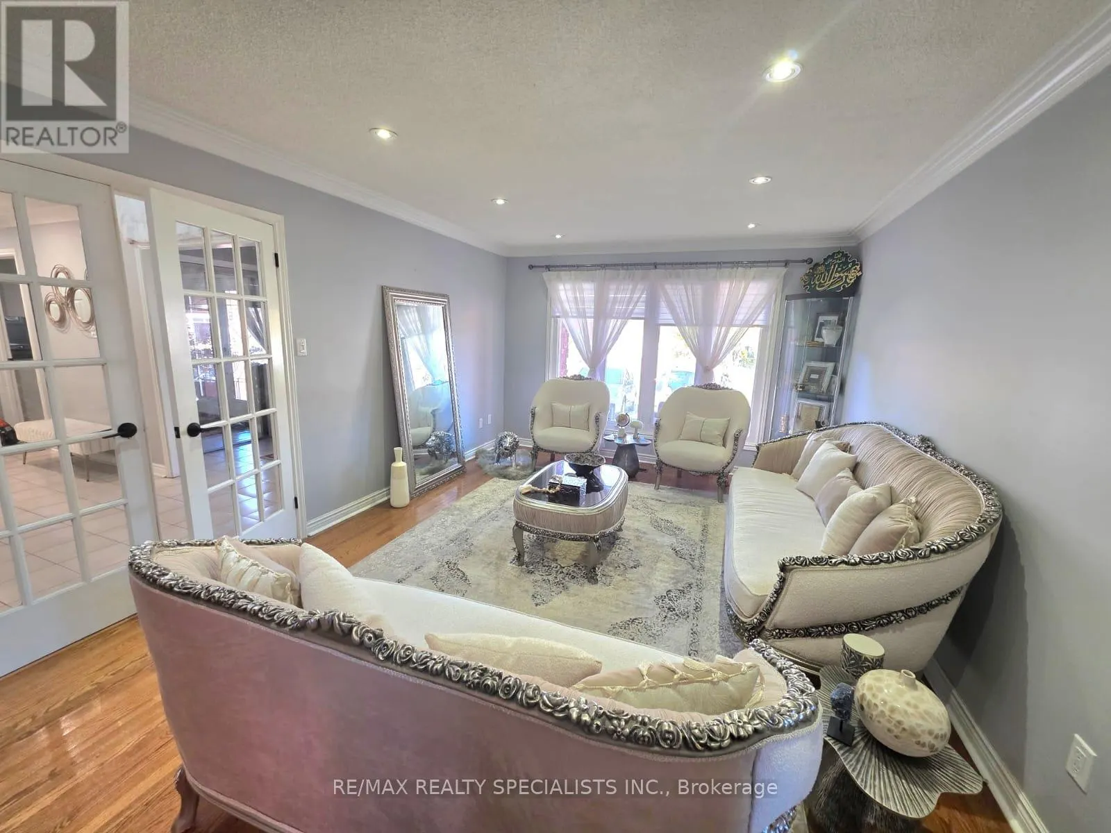 41 CLAUDIA AVENUE