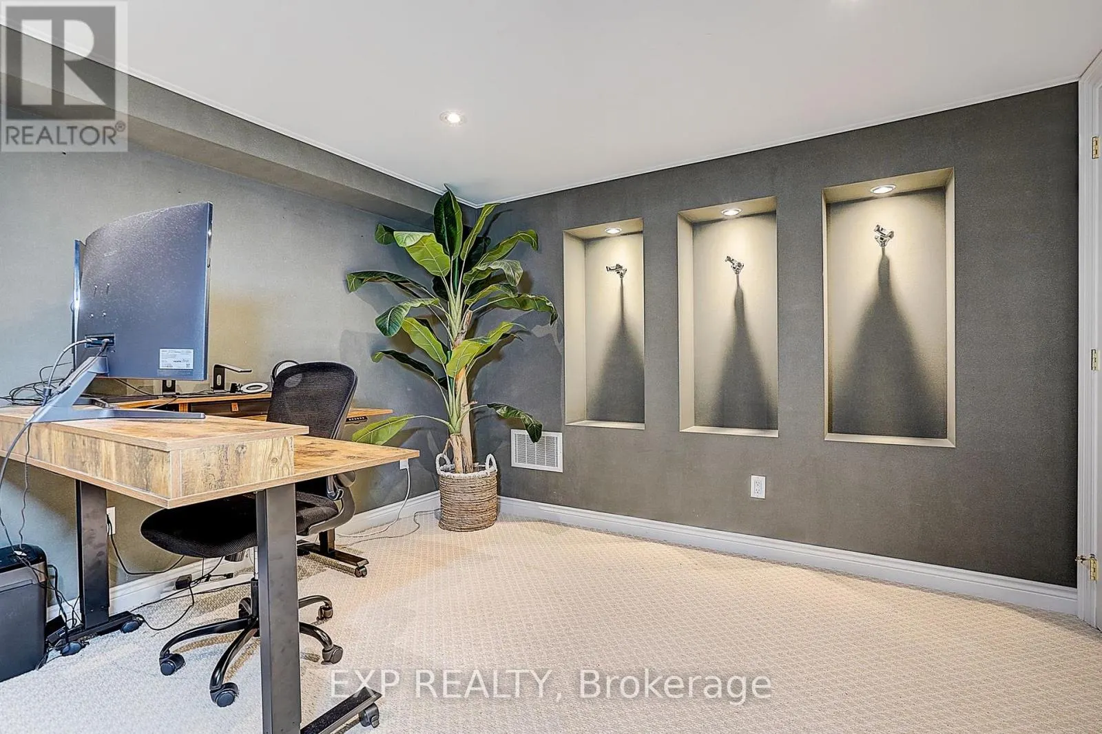 499 SILKEN LAUMANN DRIVE