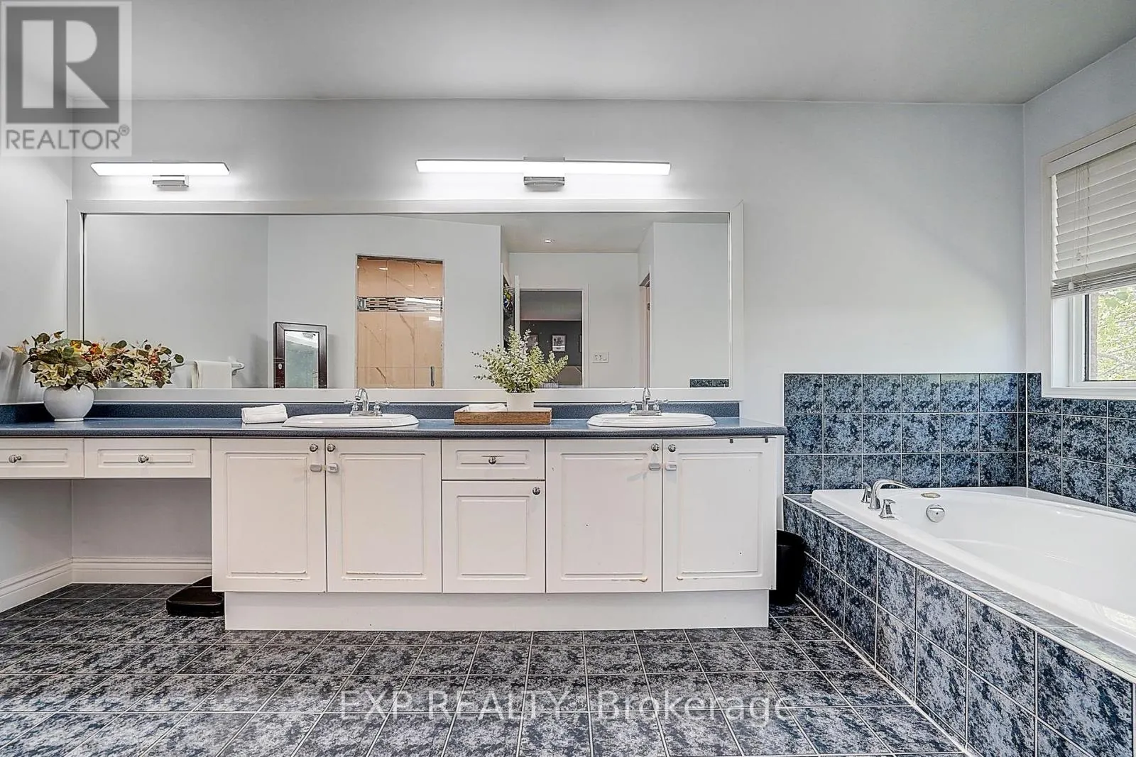 499 SILKEN LAUMANN DRIVE