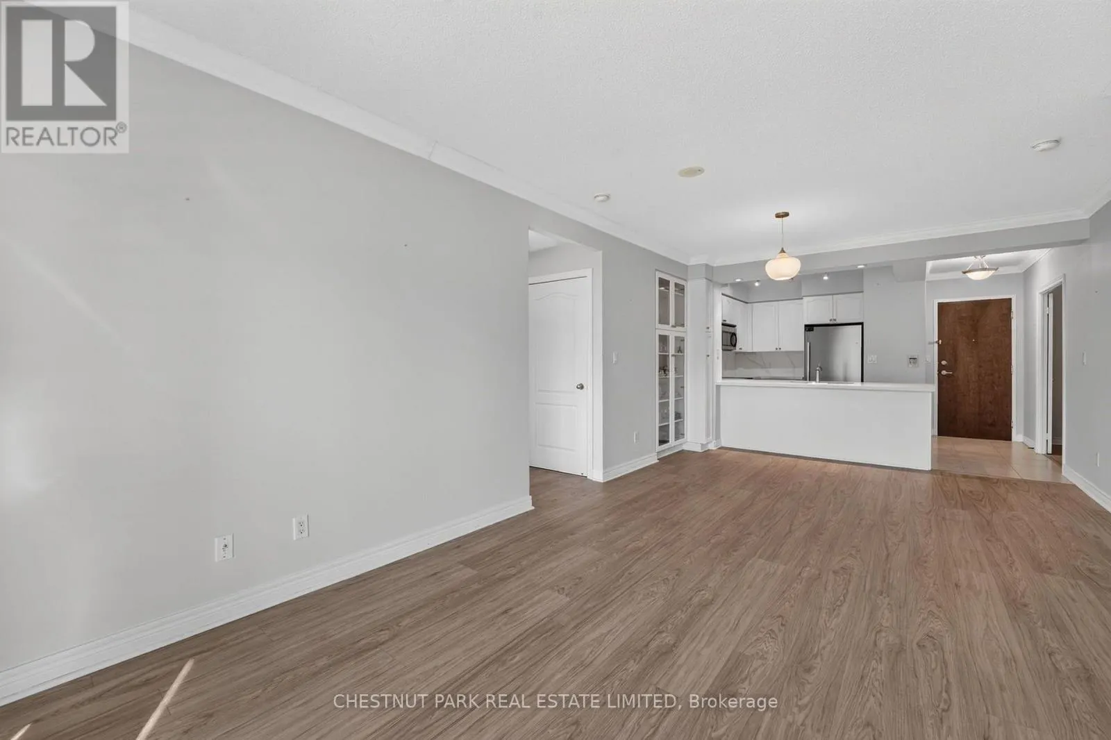 205 - 100 PROMENADE CIRCLE