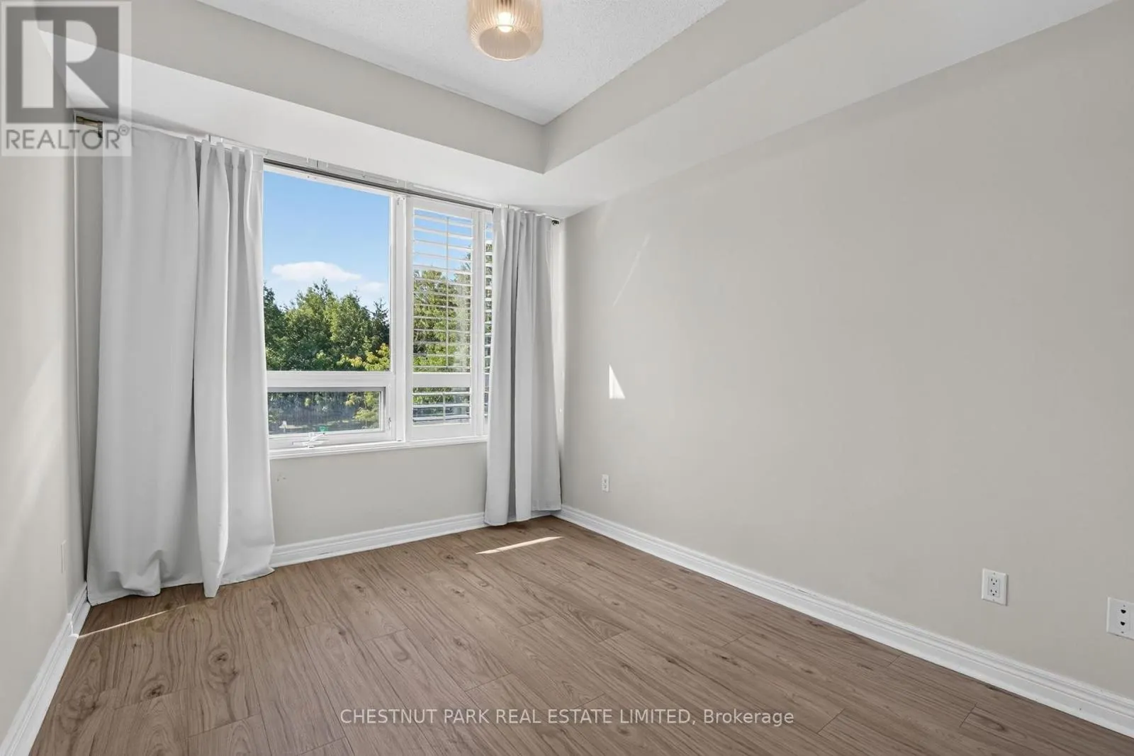 205 - 100 PROMENADE CIRCLE