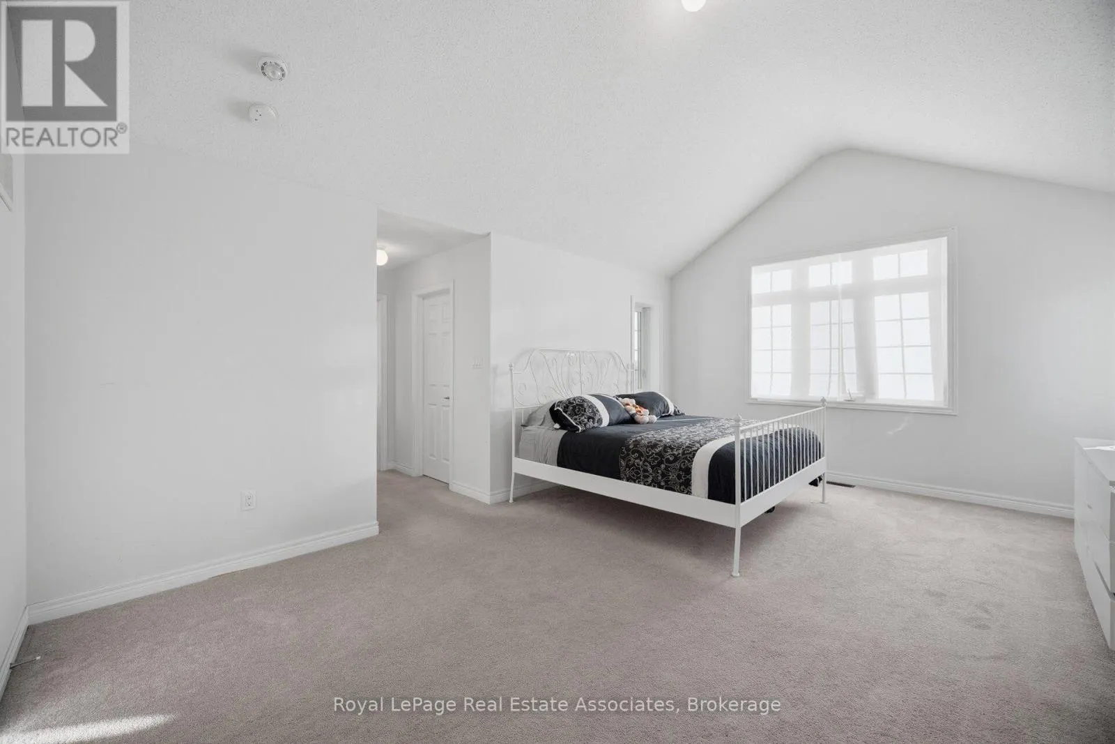 104 SUTCLIFFE WAY