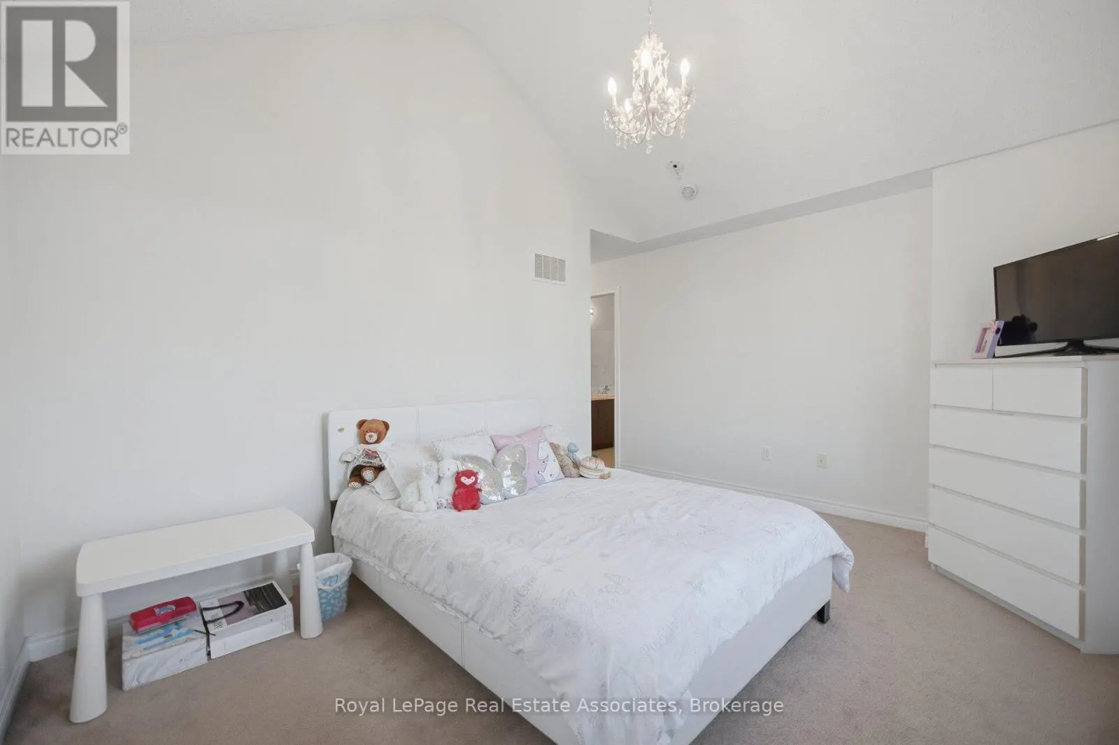 104 SUTCLIFFE WAY