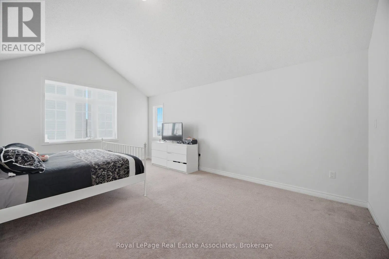 104 SUTCLIFFE WAY