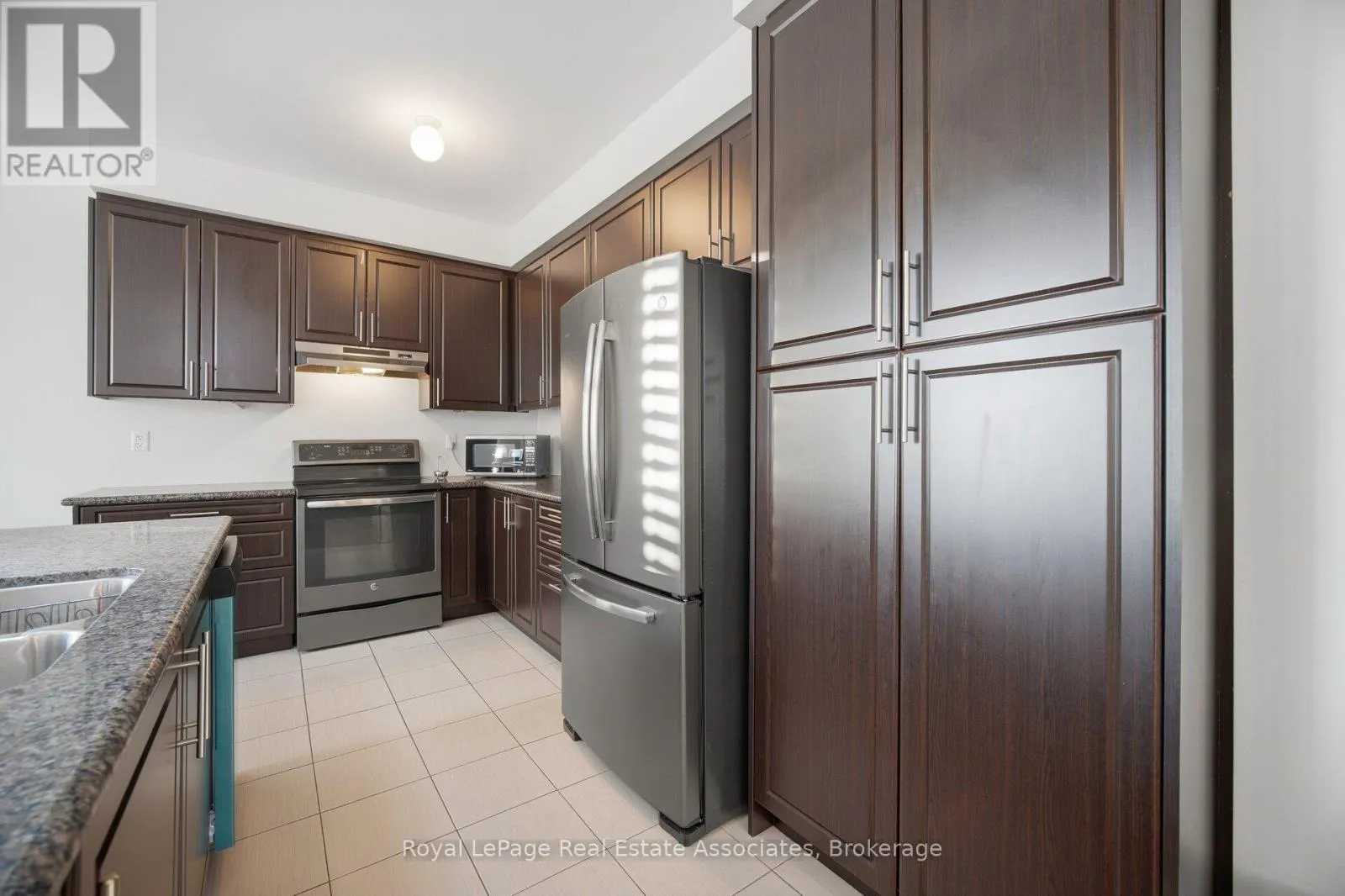 104 SUTCLIFFE WAY
