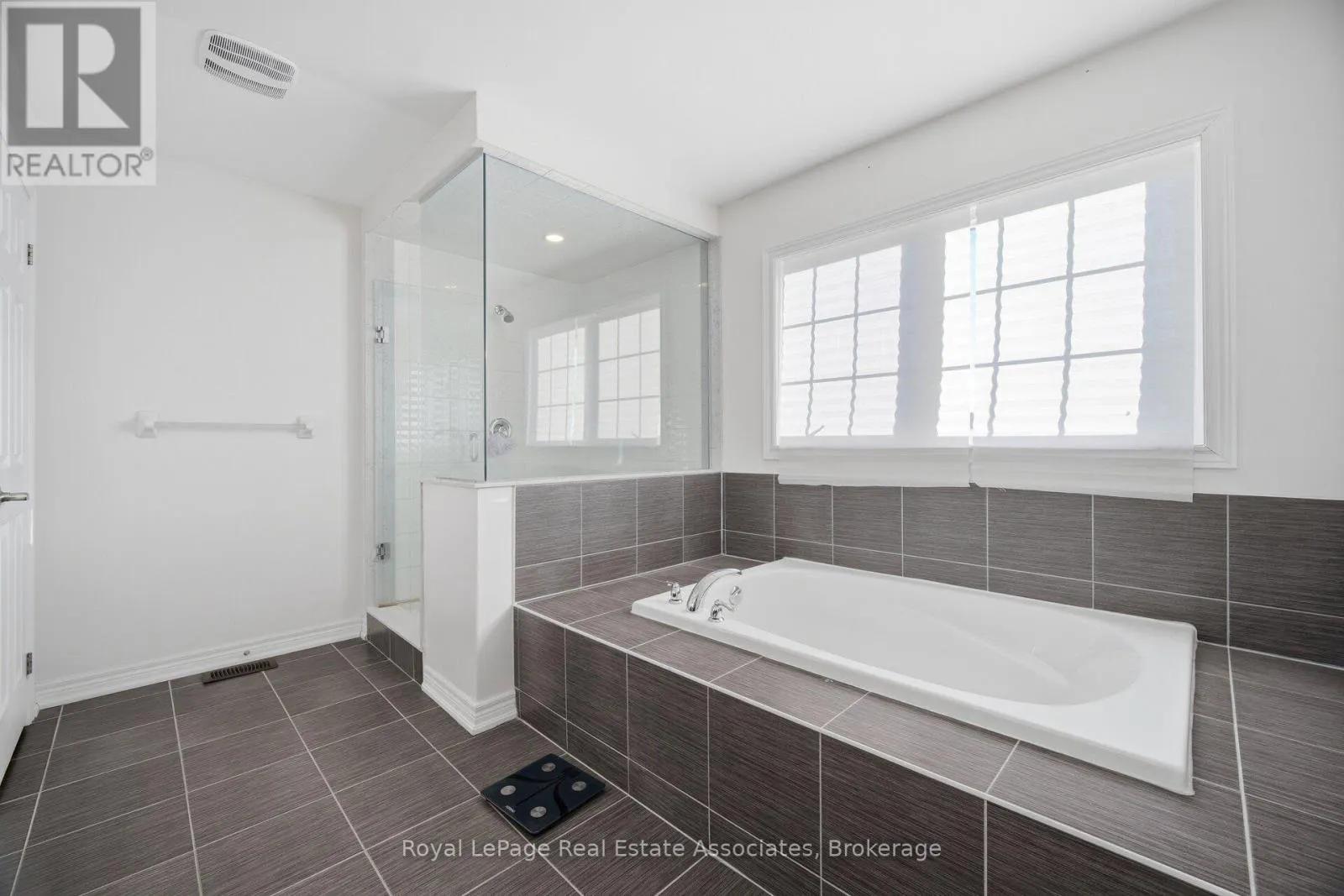 104 SUTCLIFFE WAY