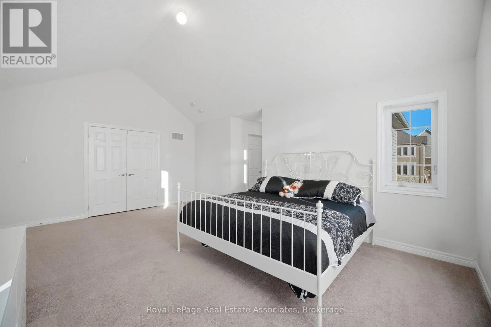 104 SUTCLIFFE WAY