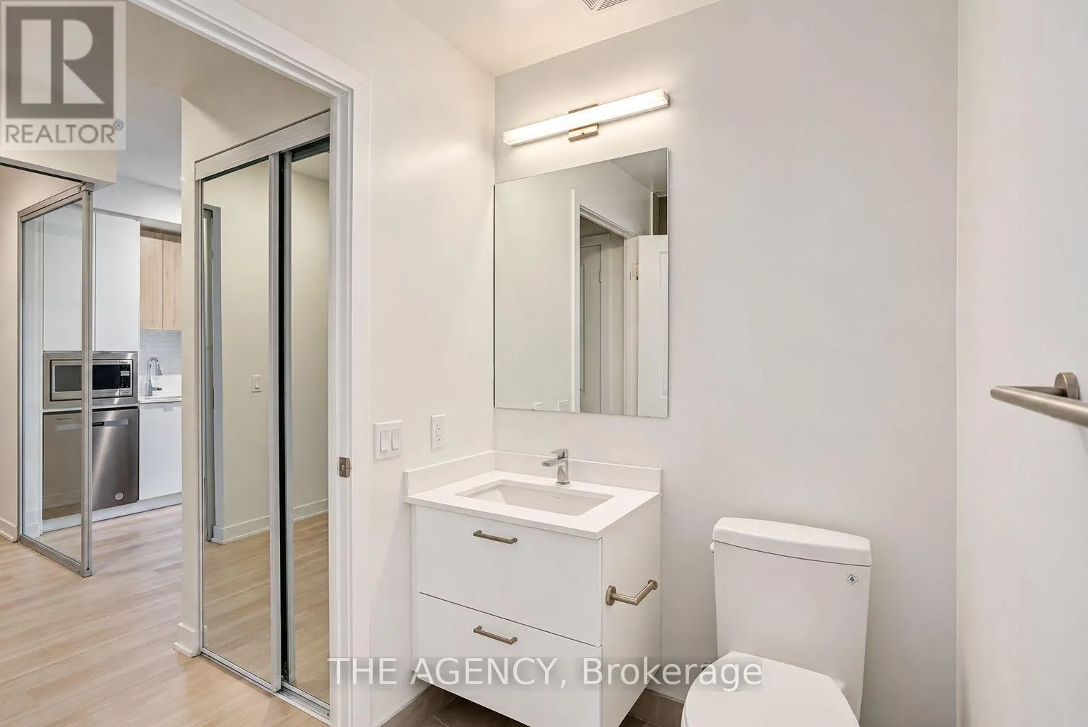 1108 - 30 UPPER MALL WAY