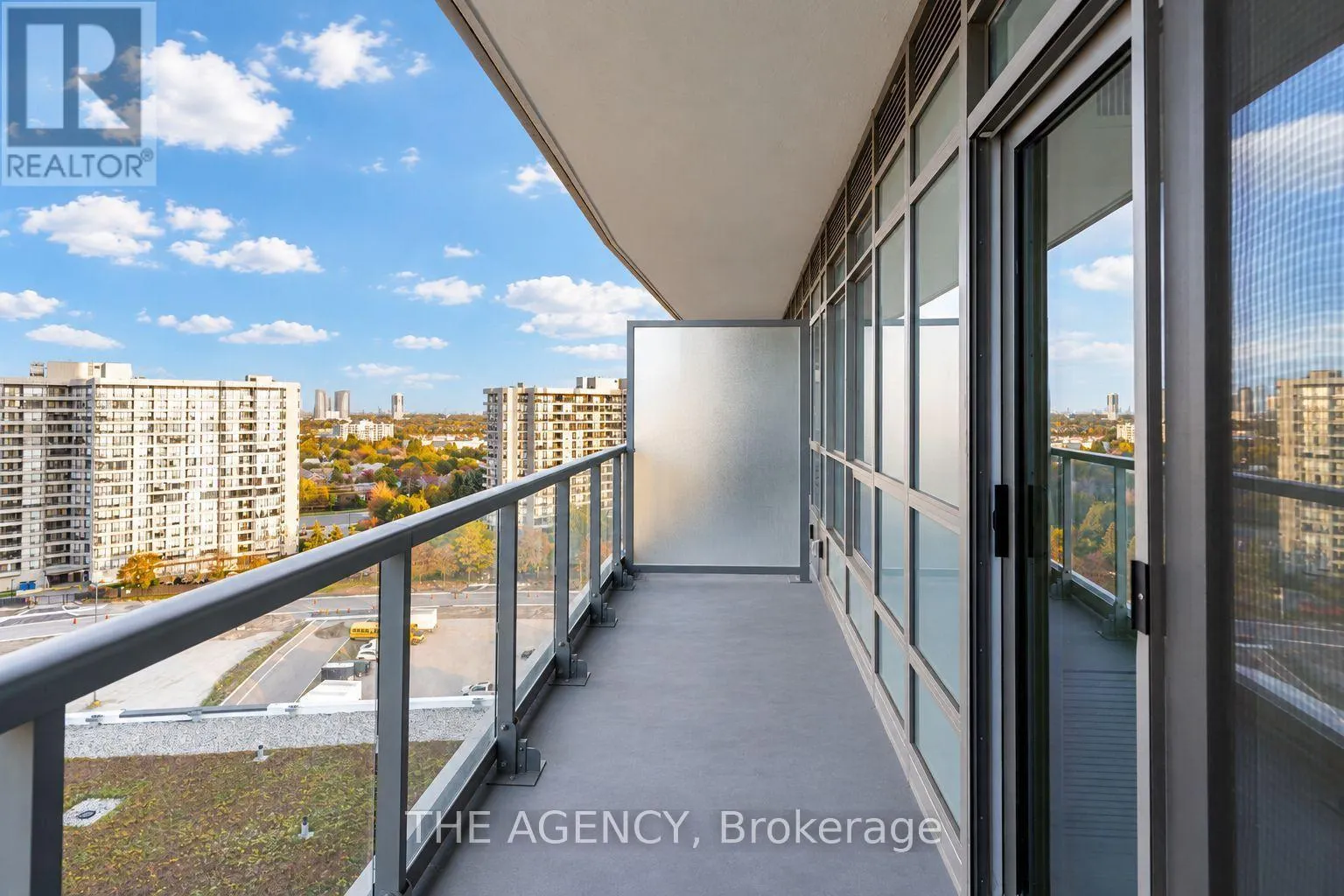 1108 - 30 UPPER MALL WAY