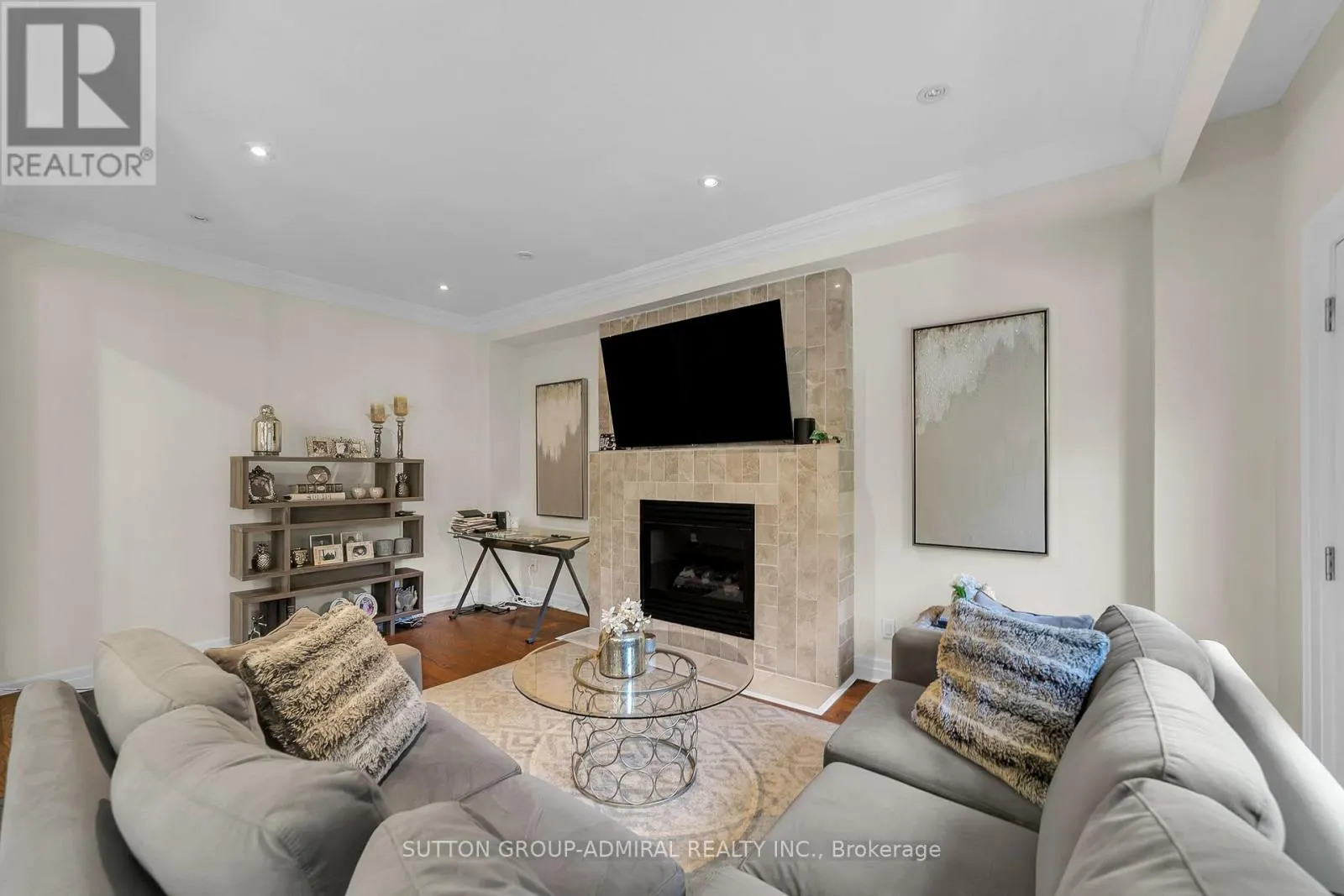 37 GRETMAN CRESCENT