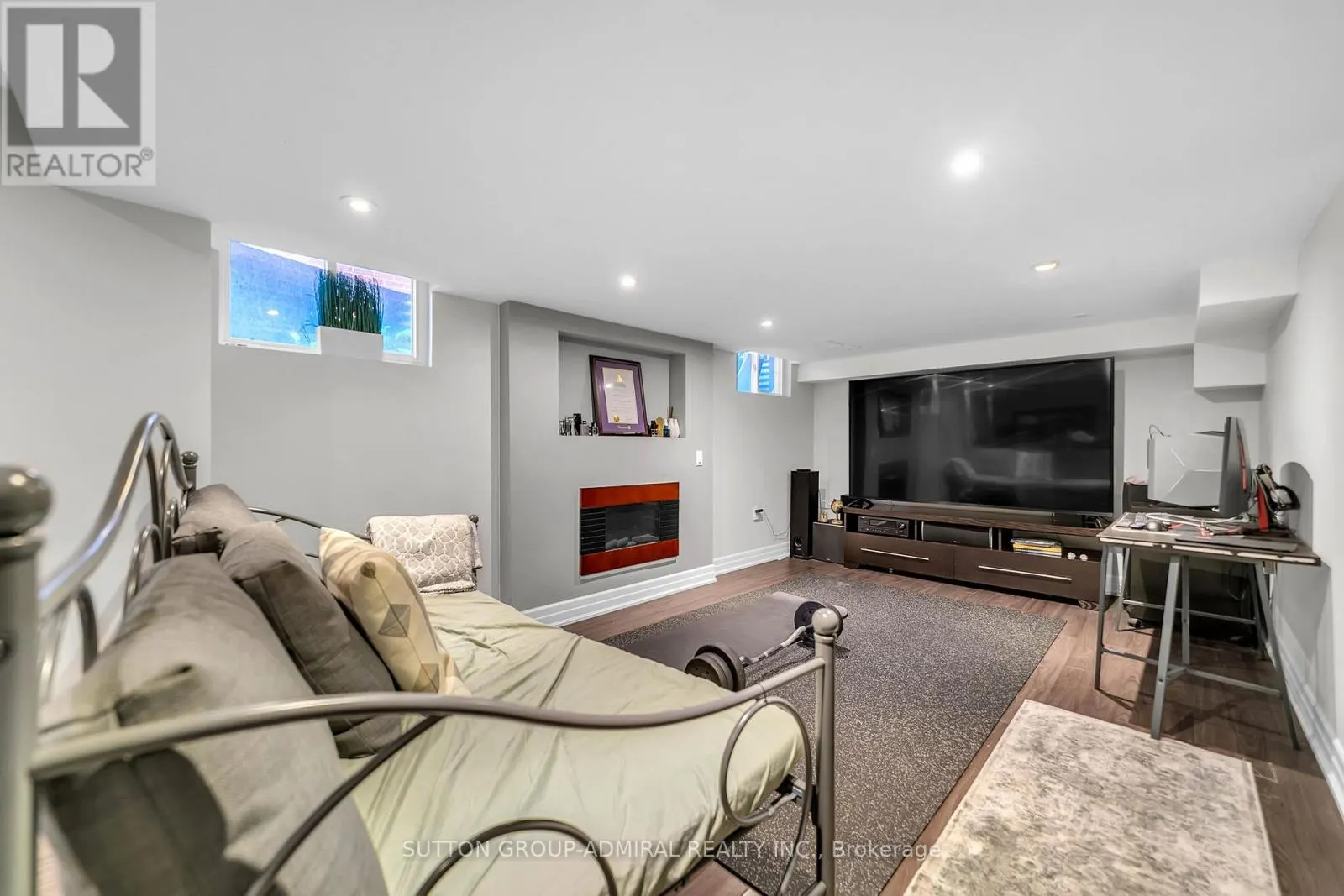 37 GRETMAN CRESCENT