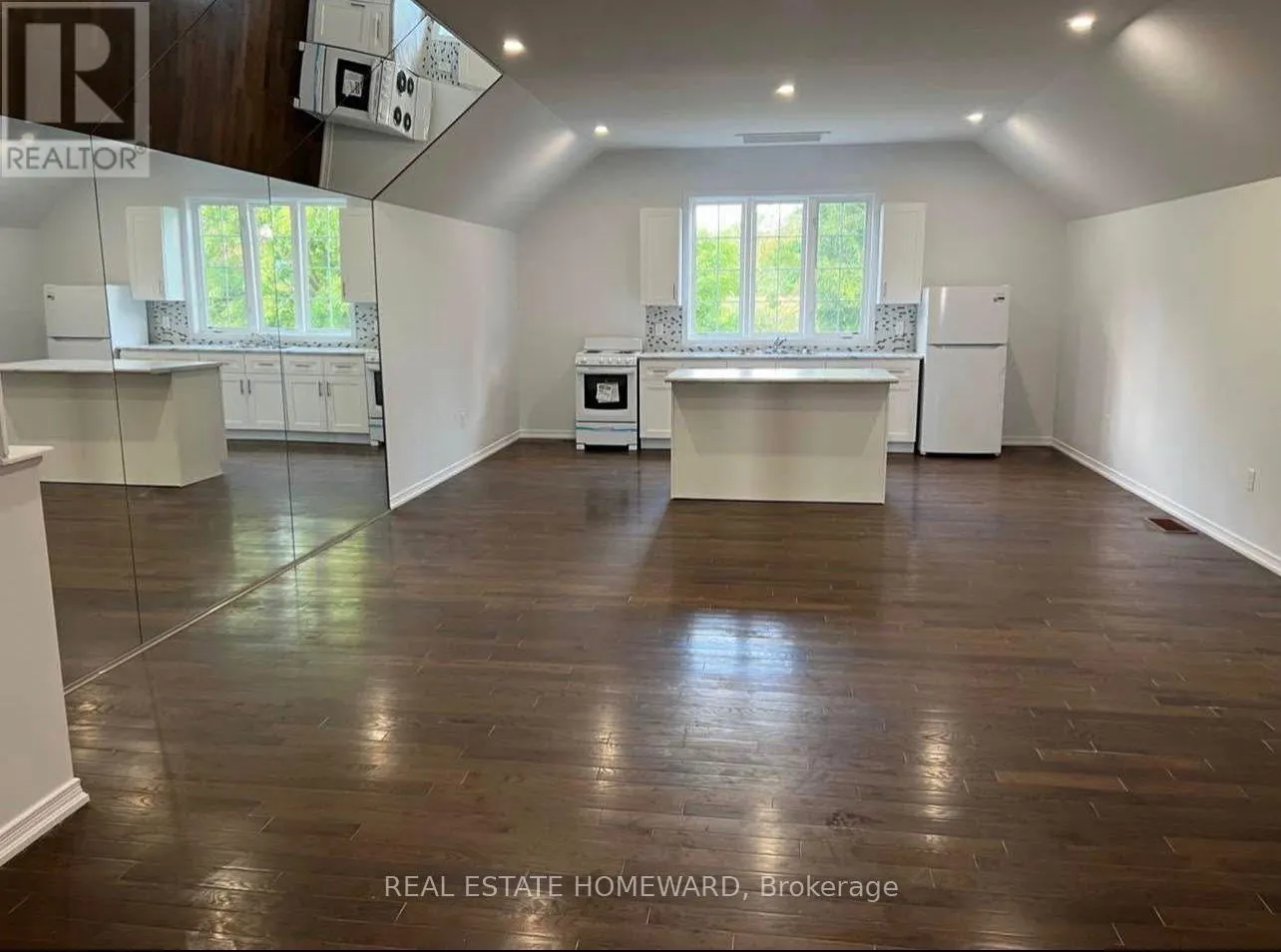 1226 LESLIE DRIVE