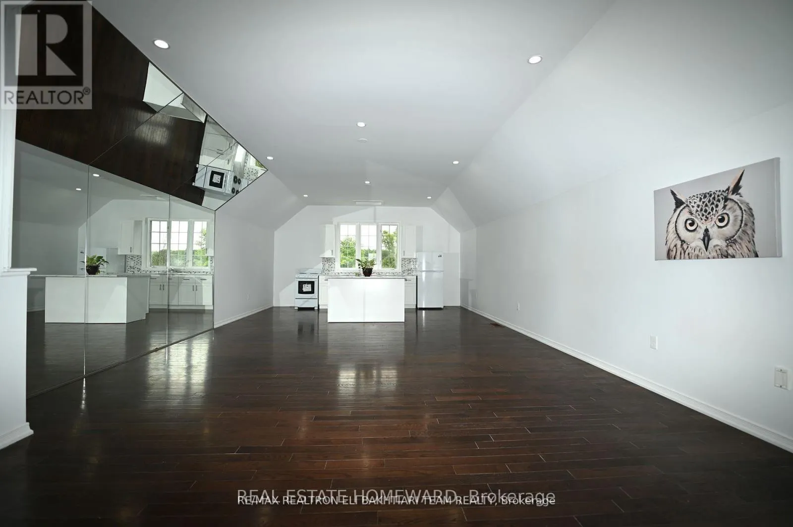 1226 LESLIE DRIVE