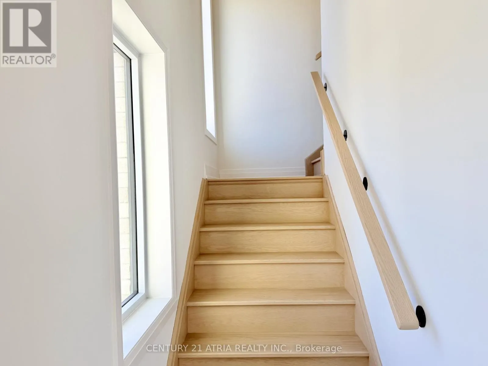 47 GRIMSBY LANE