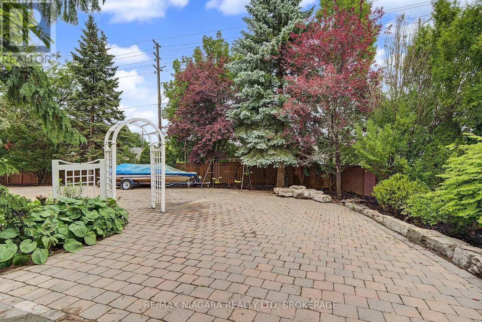 2 AITKEN CIRCLE