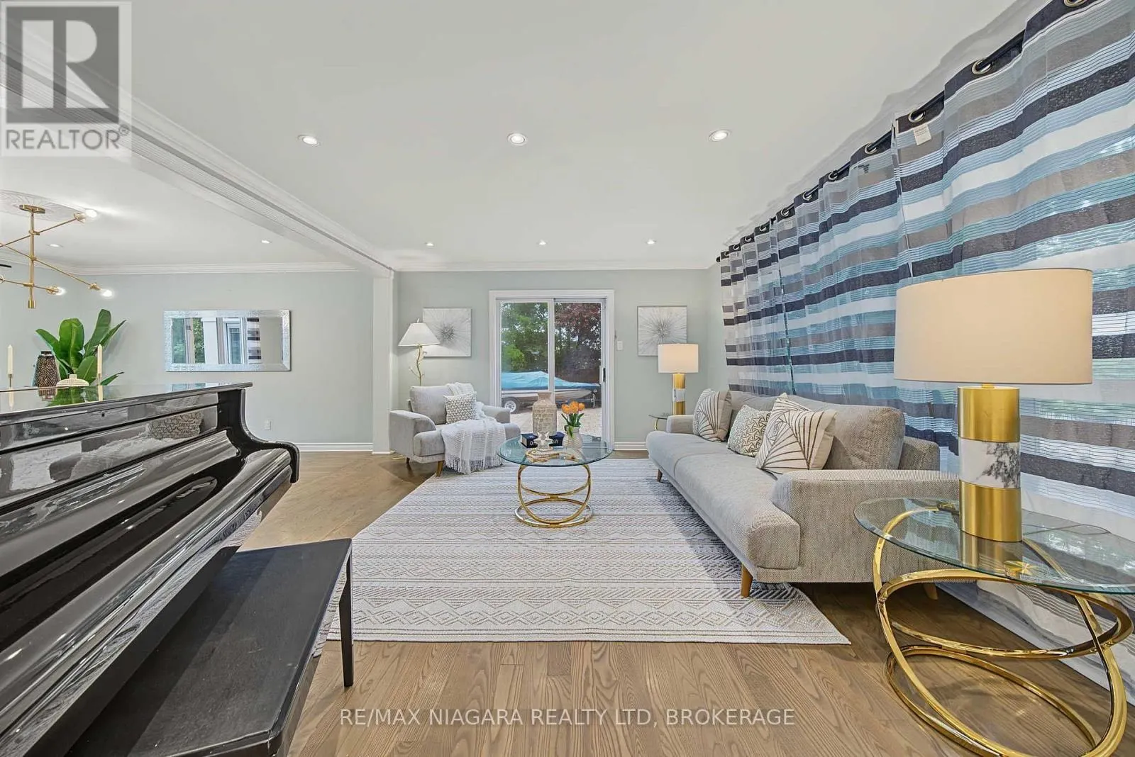 2 AITKEN CIRCLE