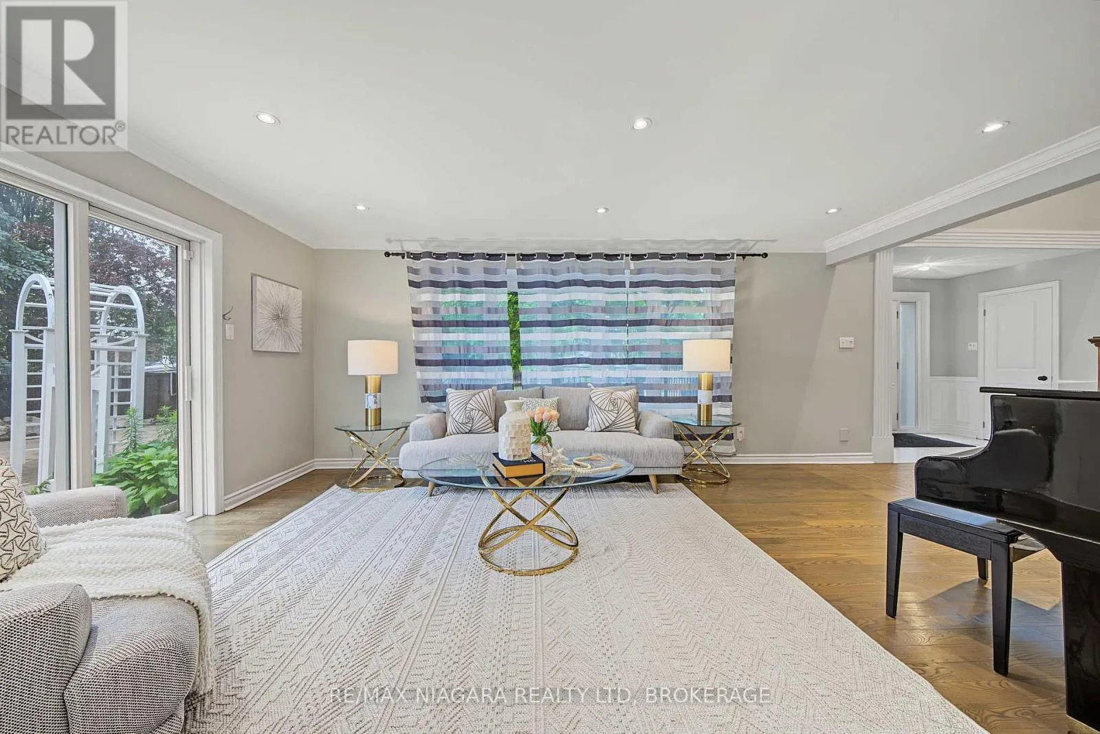 2 AITKEN CIRCLE