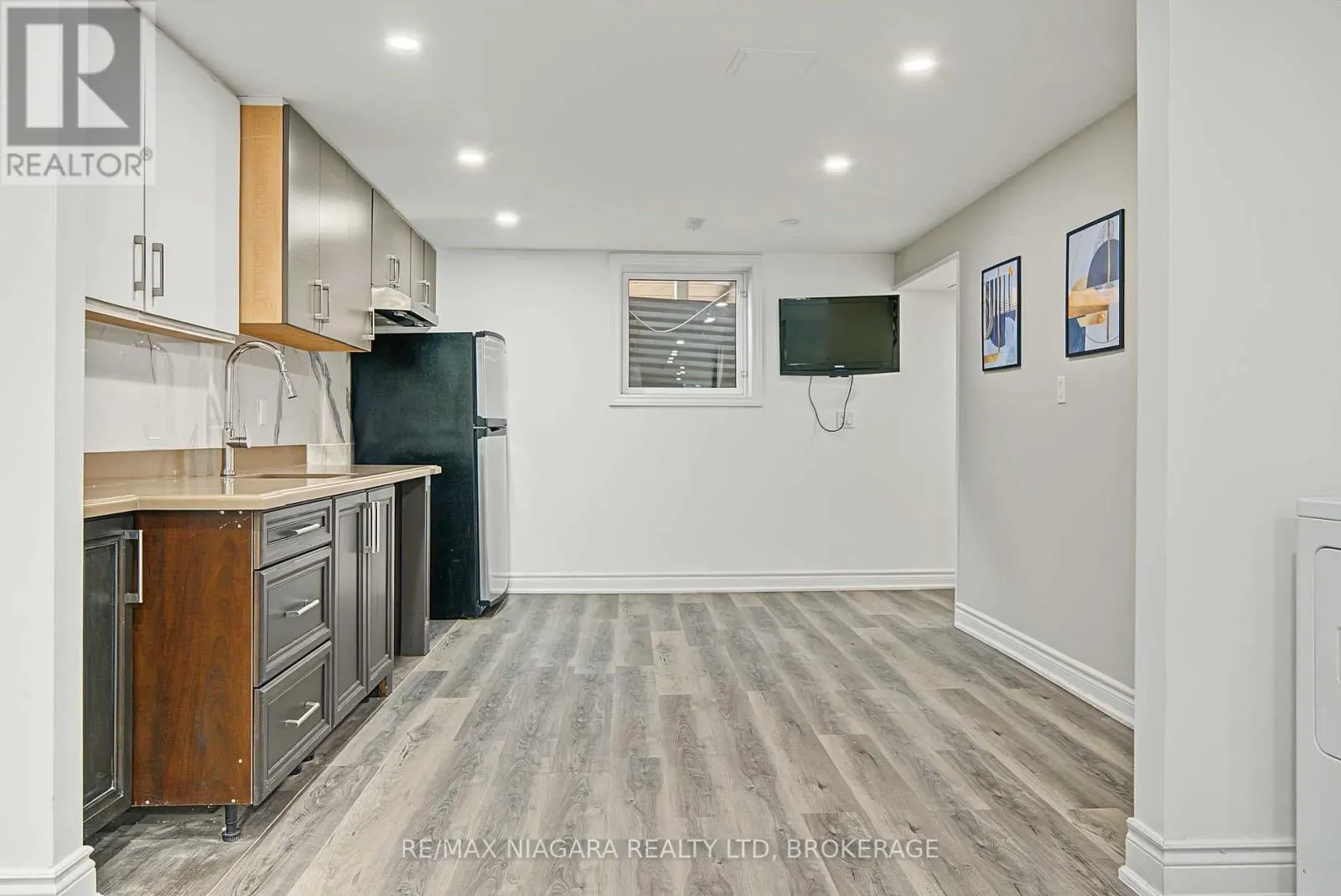 2 AITKEN CIRCLE