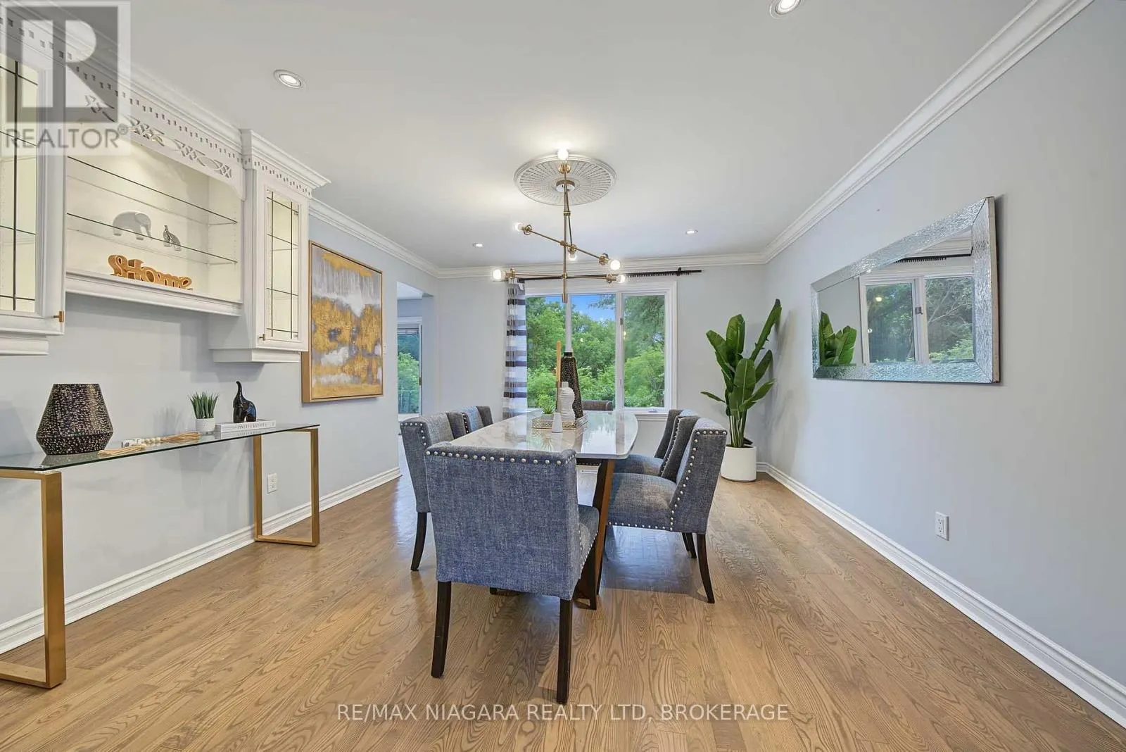 2 AITKEN CIRCLE