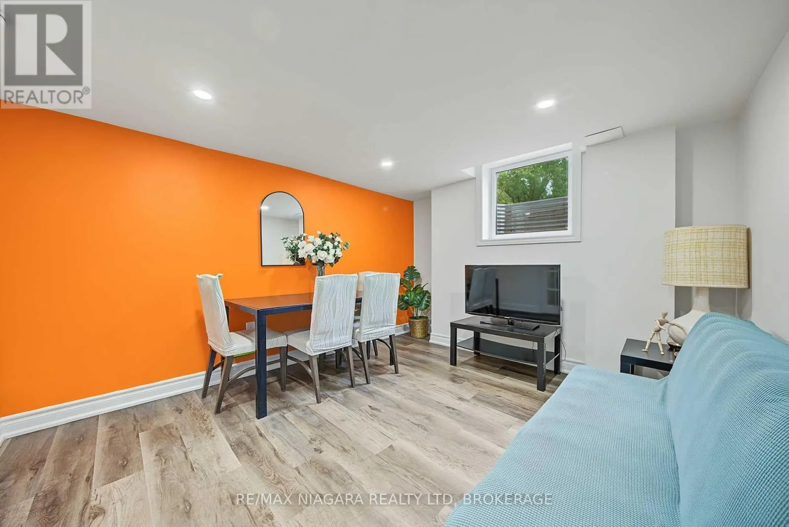 2 AITKEN CIRCLE
