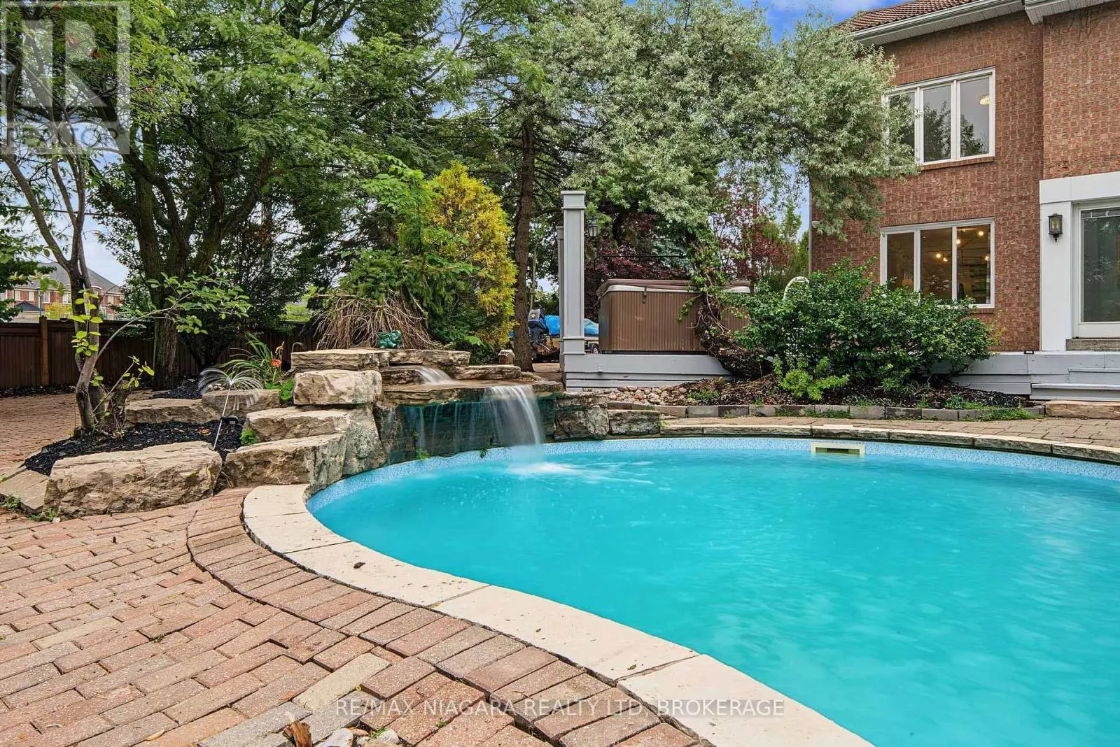 2 AITKEN CIRCLE