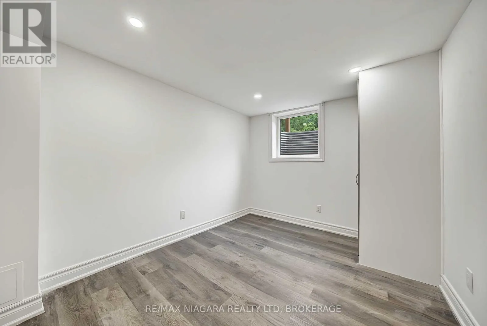 2 AITKEN CIRCLE