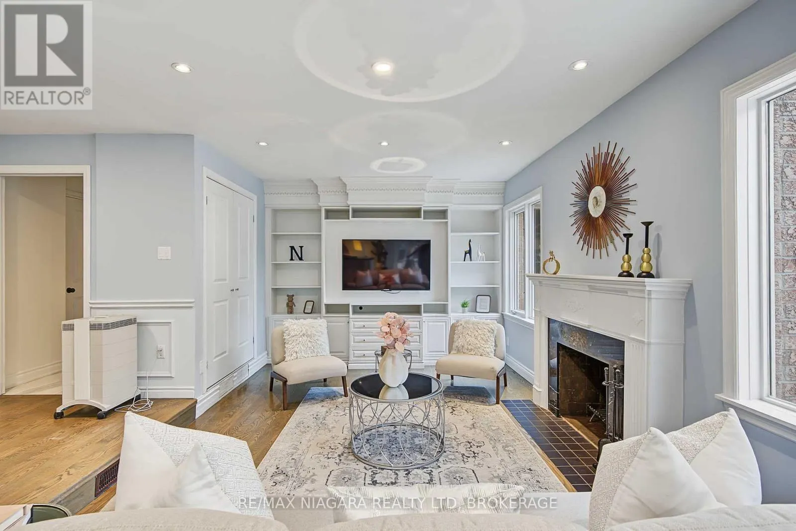 2 AITKEN CIRCLE