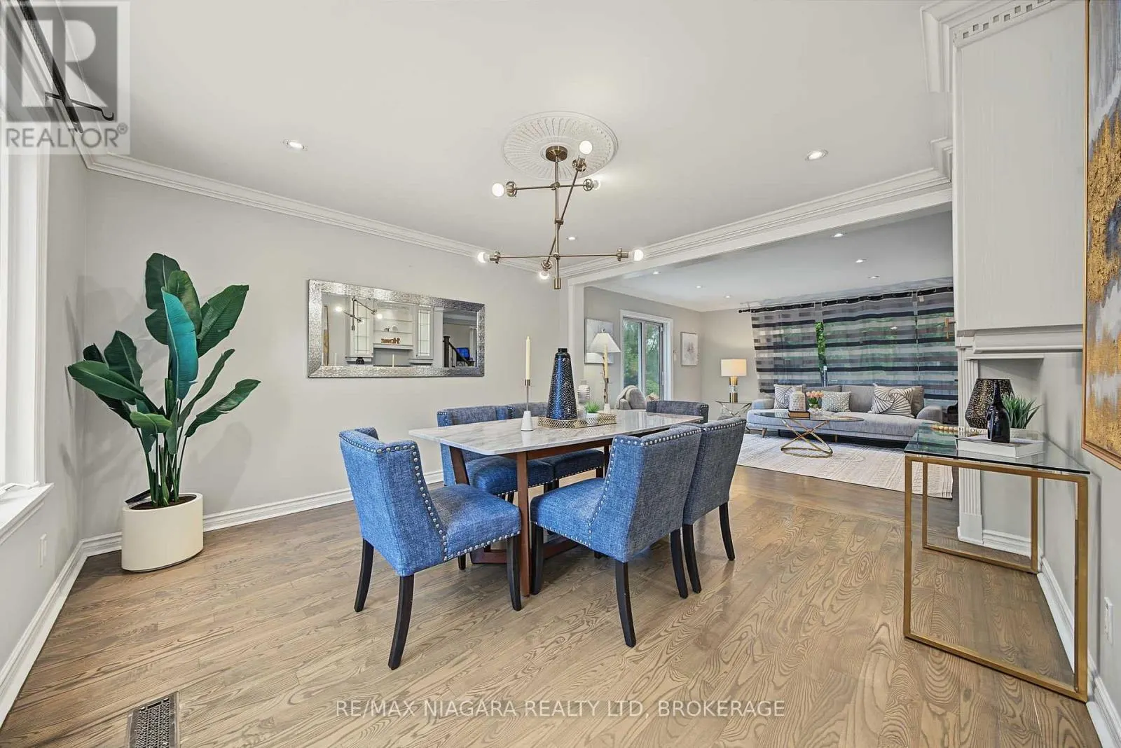 2 AITKEN CIRCLE