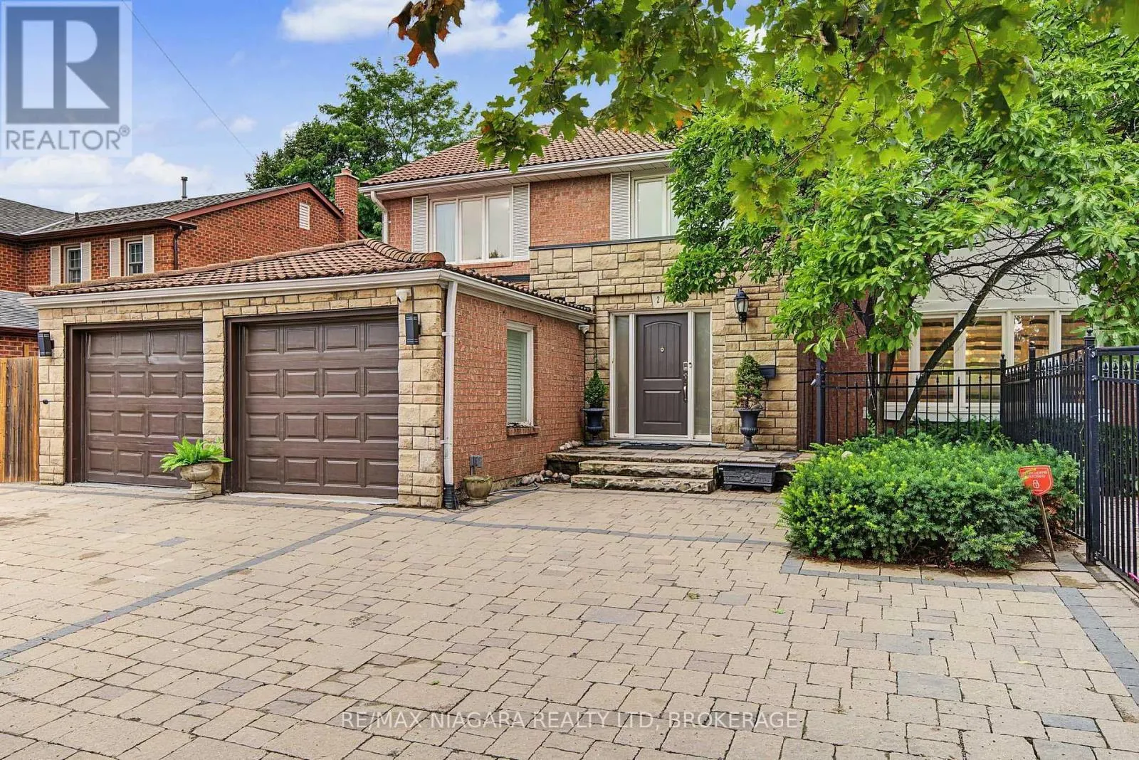 2 AITKEN CIRCLE