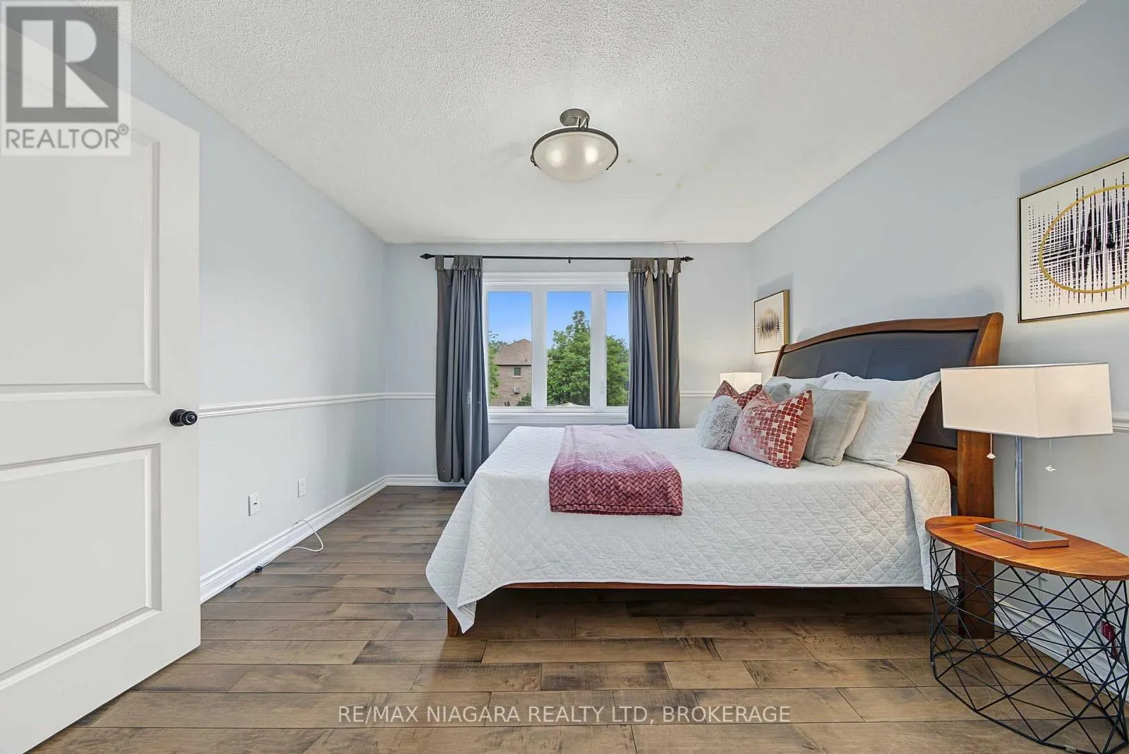 2 AITKEN CIRCLE
