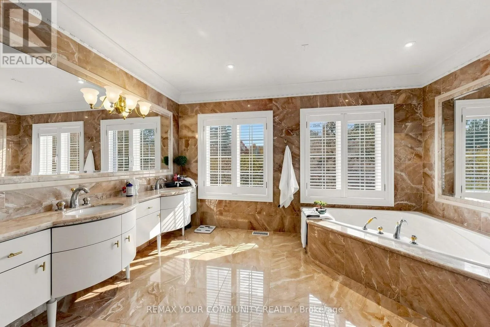 9 BAYVIEW FOREST LANE