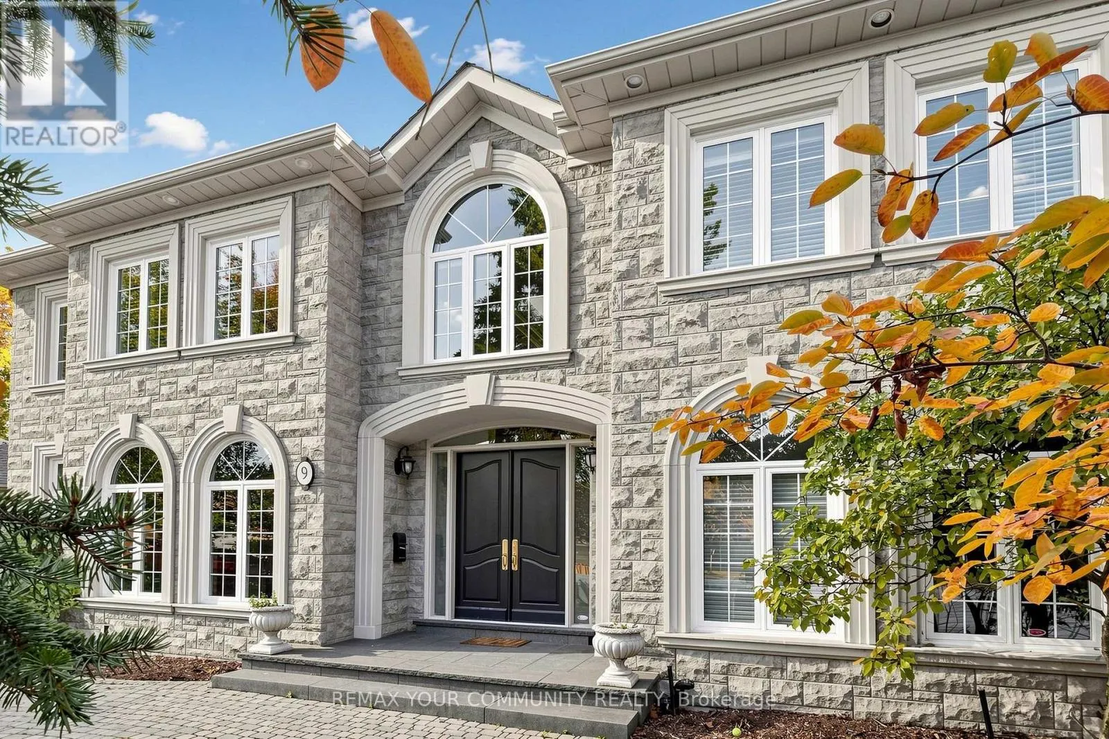 9 BAYVIEW FOREST LANE