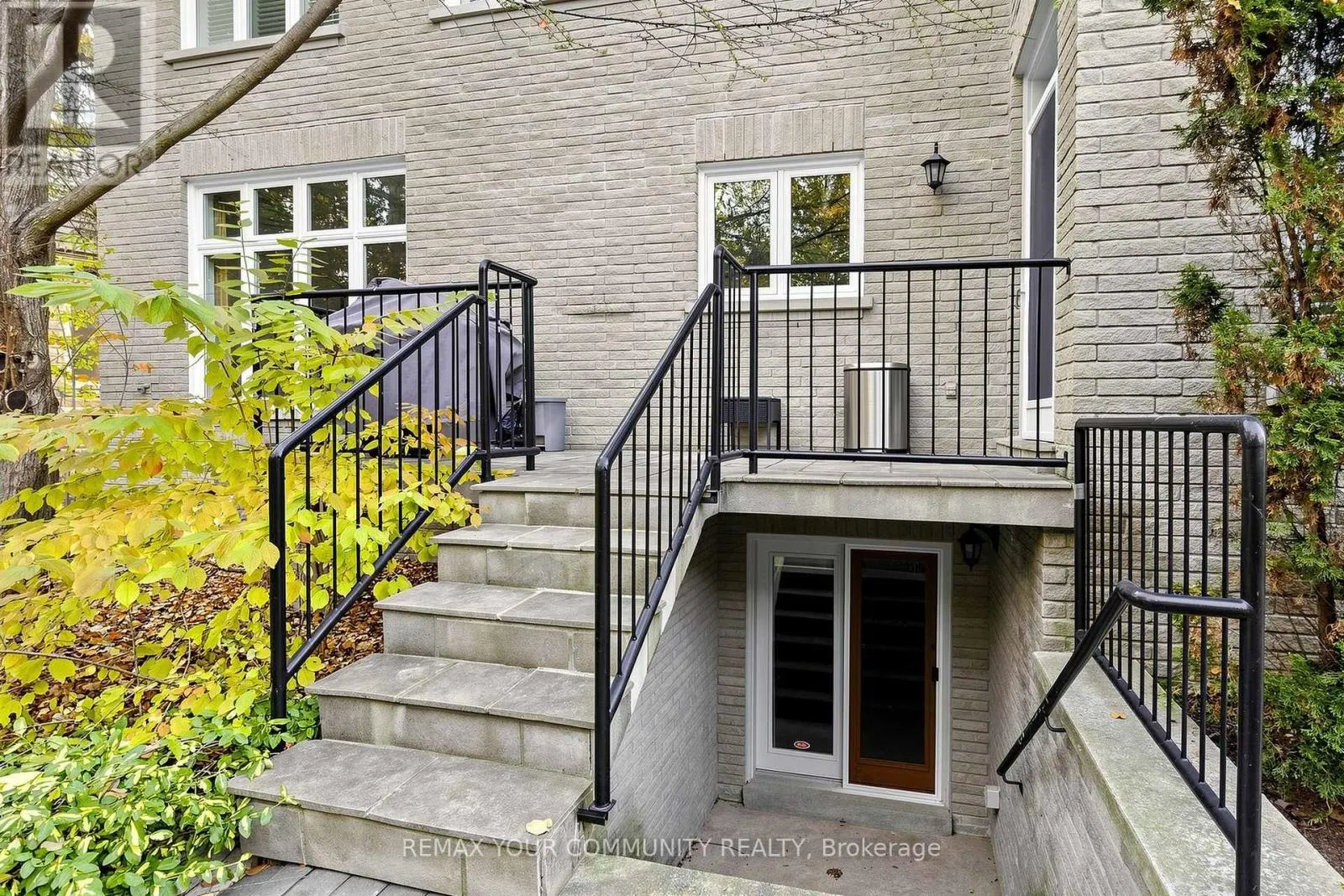 9 BAYVIEW FOREST LANE
