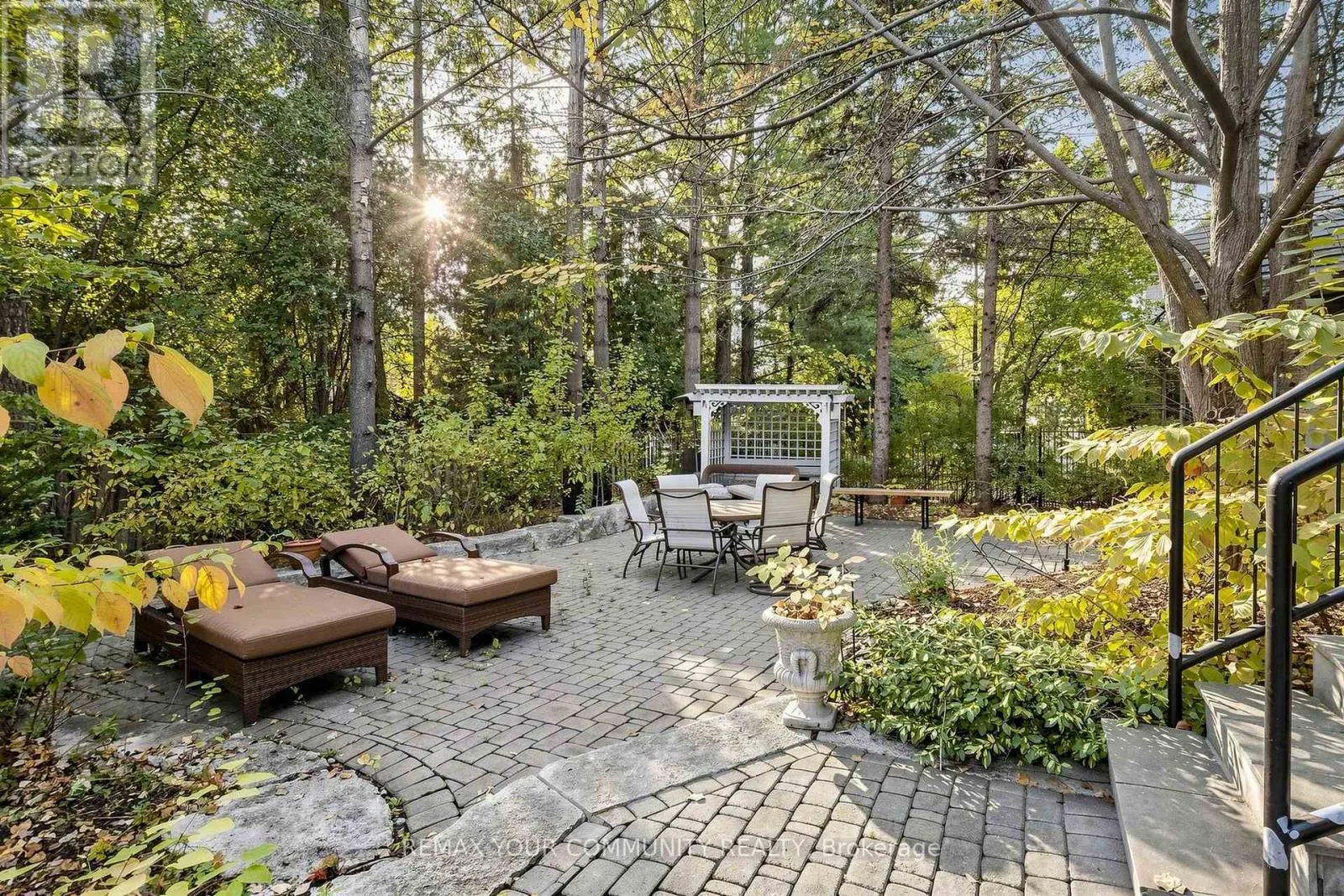 9 BAYVIEW FOREST LANE