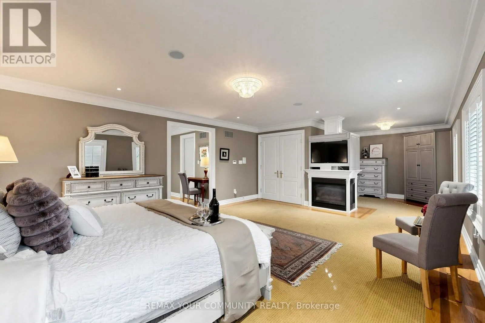 9 BAYVIEW FOREST LANE