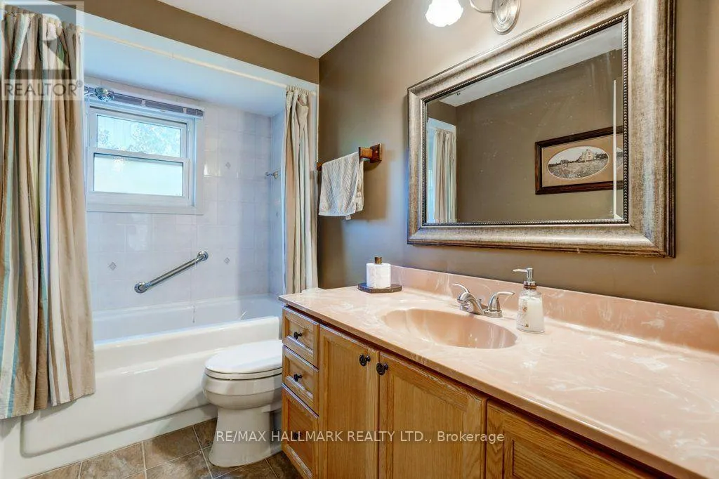 59 MAYVERN CRESCENT