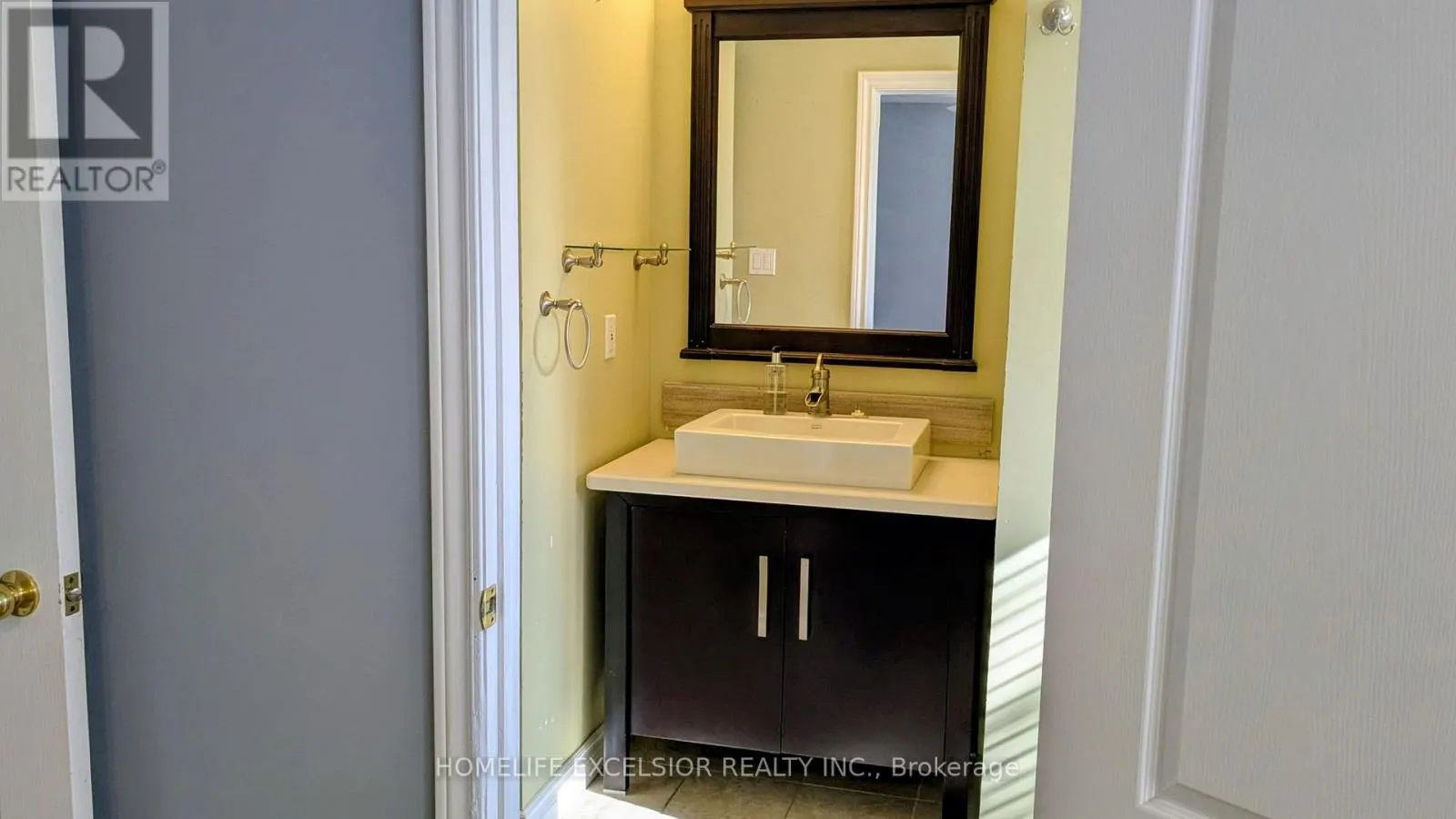 UPPER UNIT - 25 AMBERVIEW DRIVE