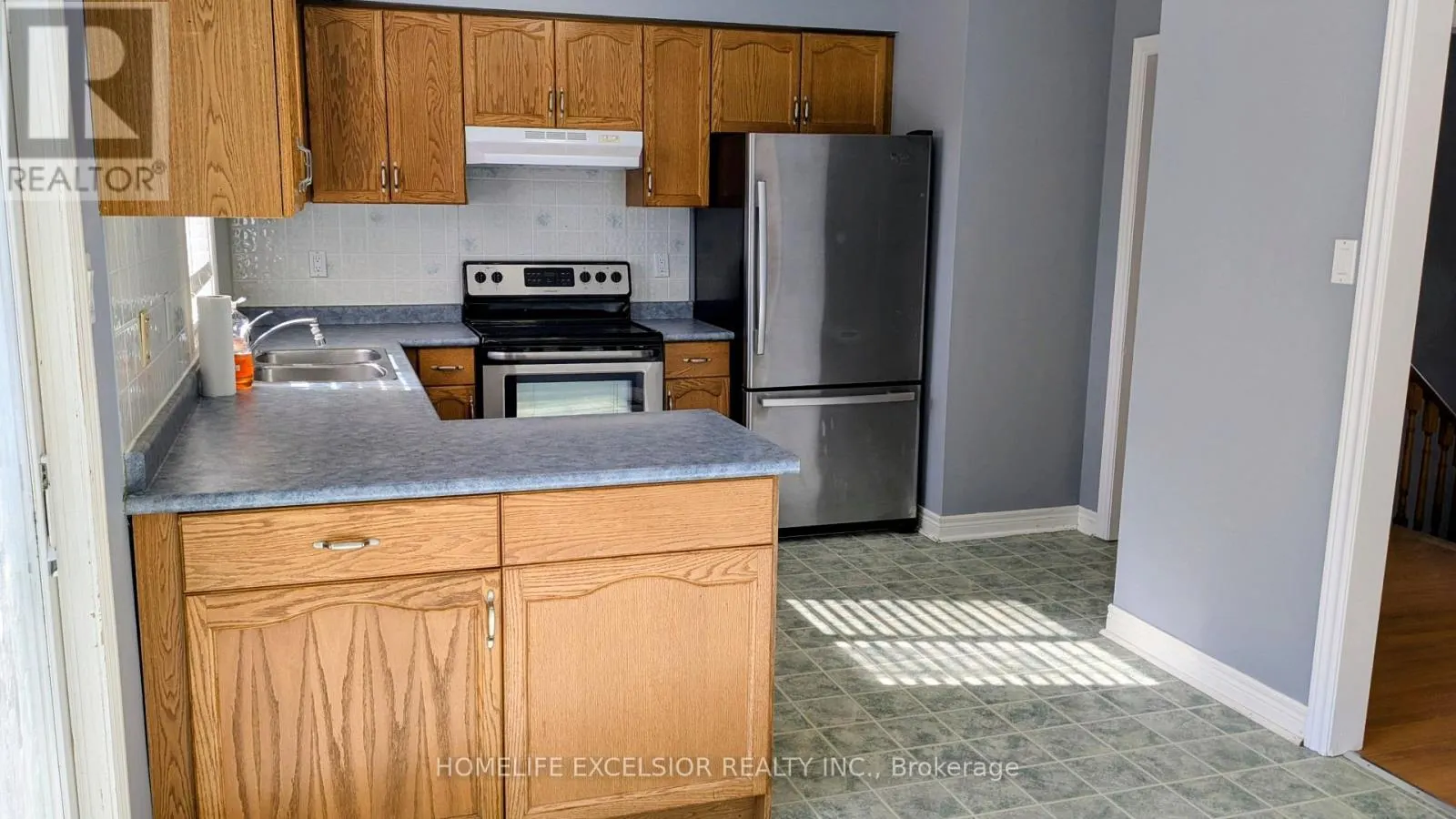 UPPER UNIT - 25 AMBERVIEW DRIVE