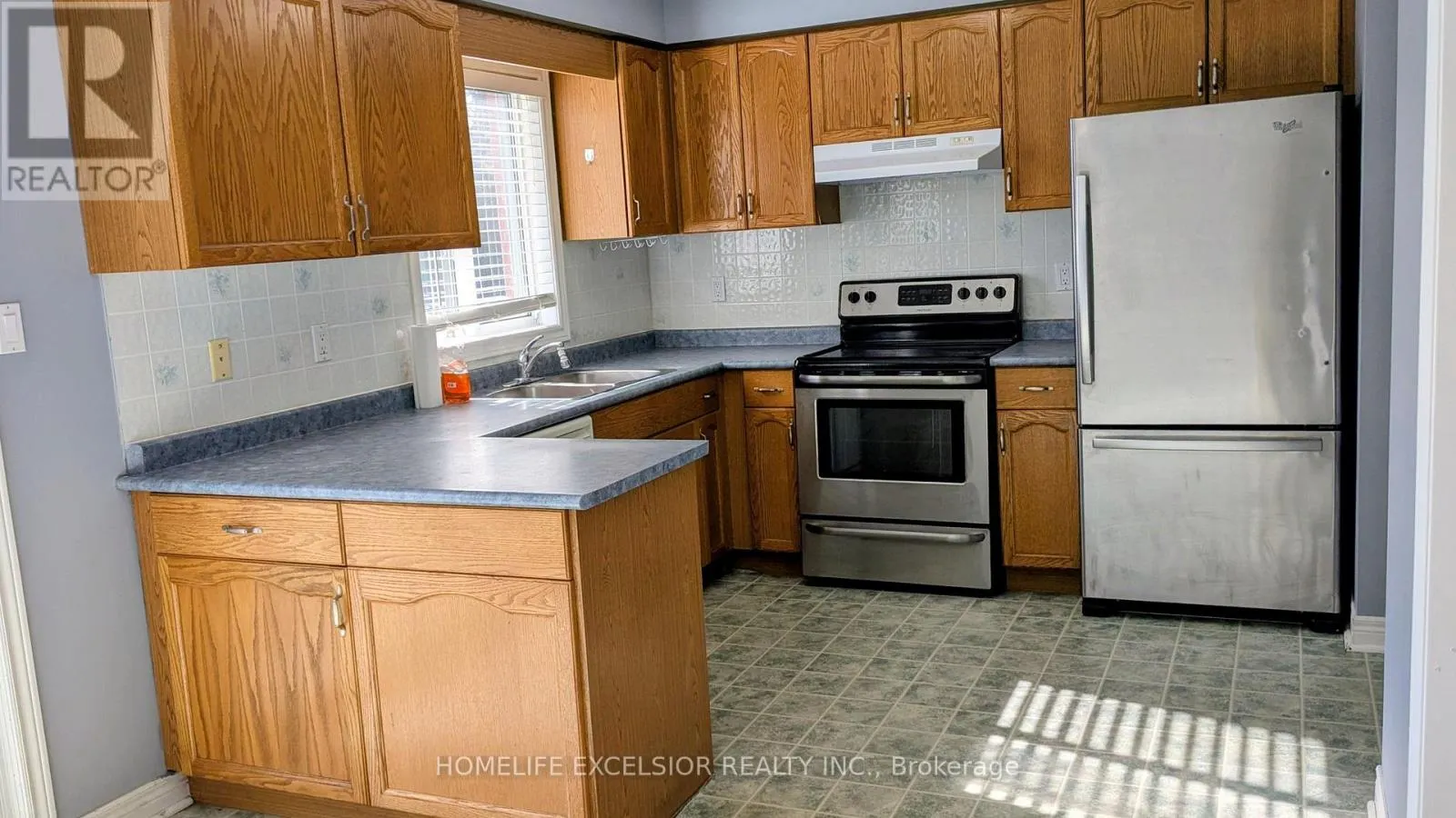 UPPER UNIT - 25 AMBERVIEW DRIVE