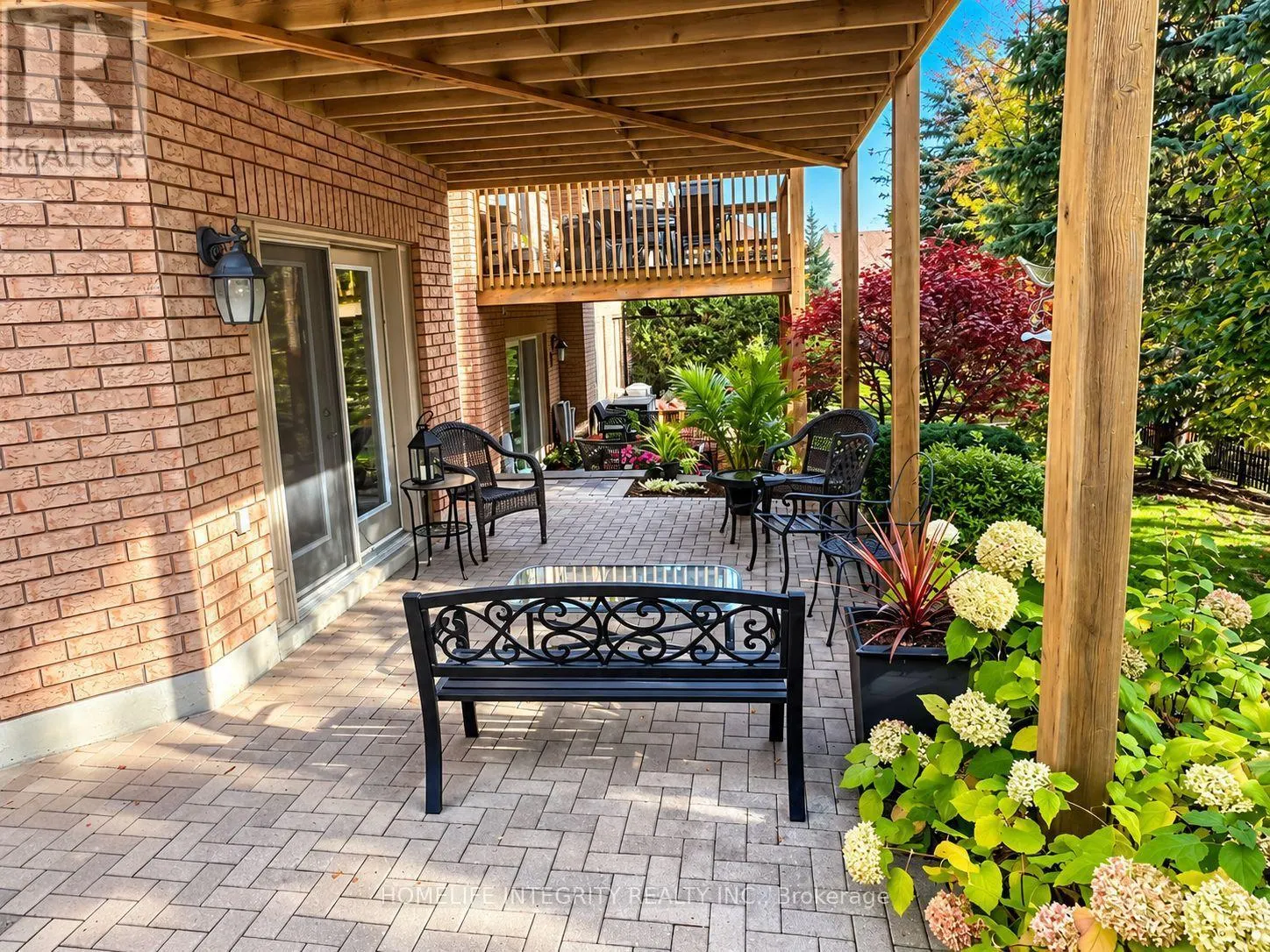 9 RENAISSANCE PT POINT