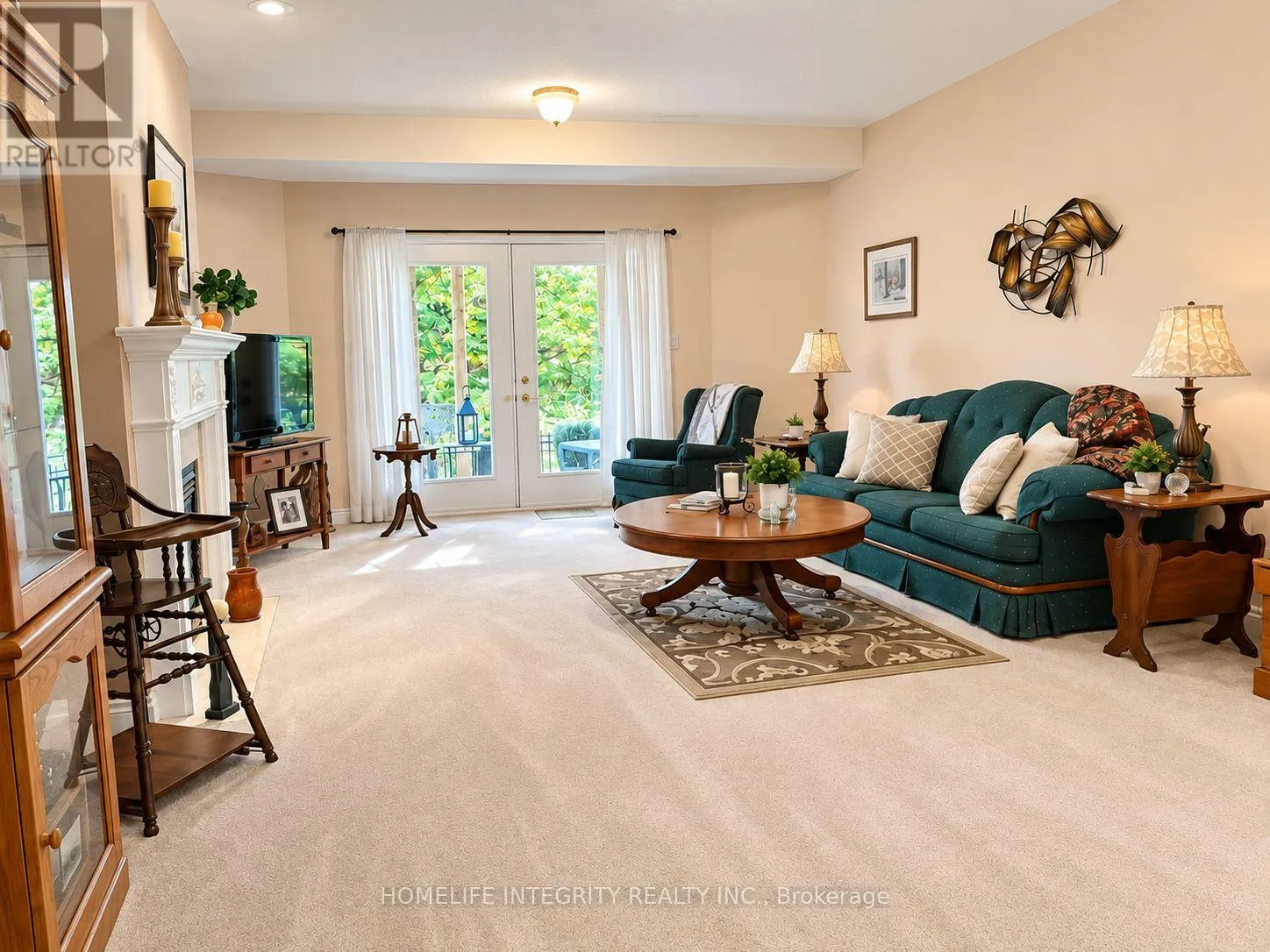 9 RENAISSANCE PT POINT