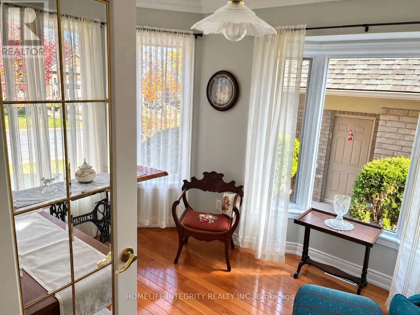 9 RENAISSANCE PT POINT