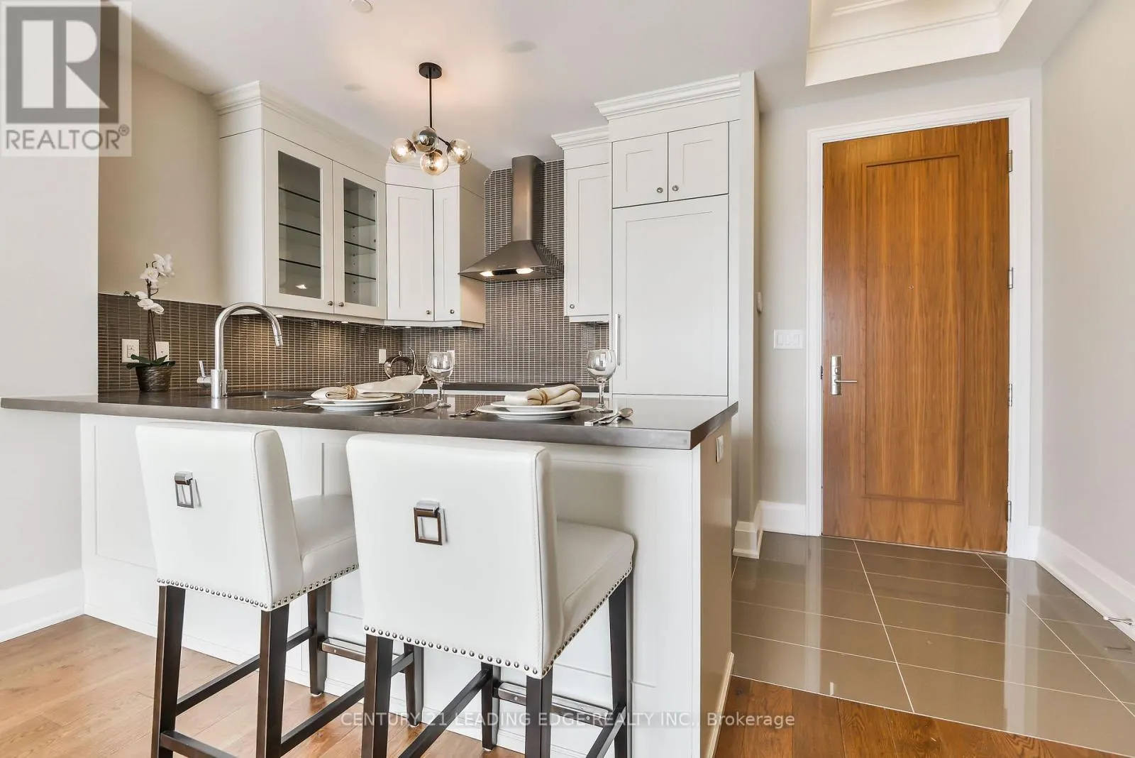 210 - 9 STOLLERY POND CRESCENT