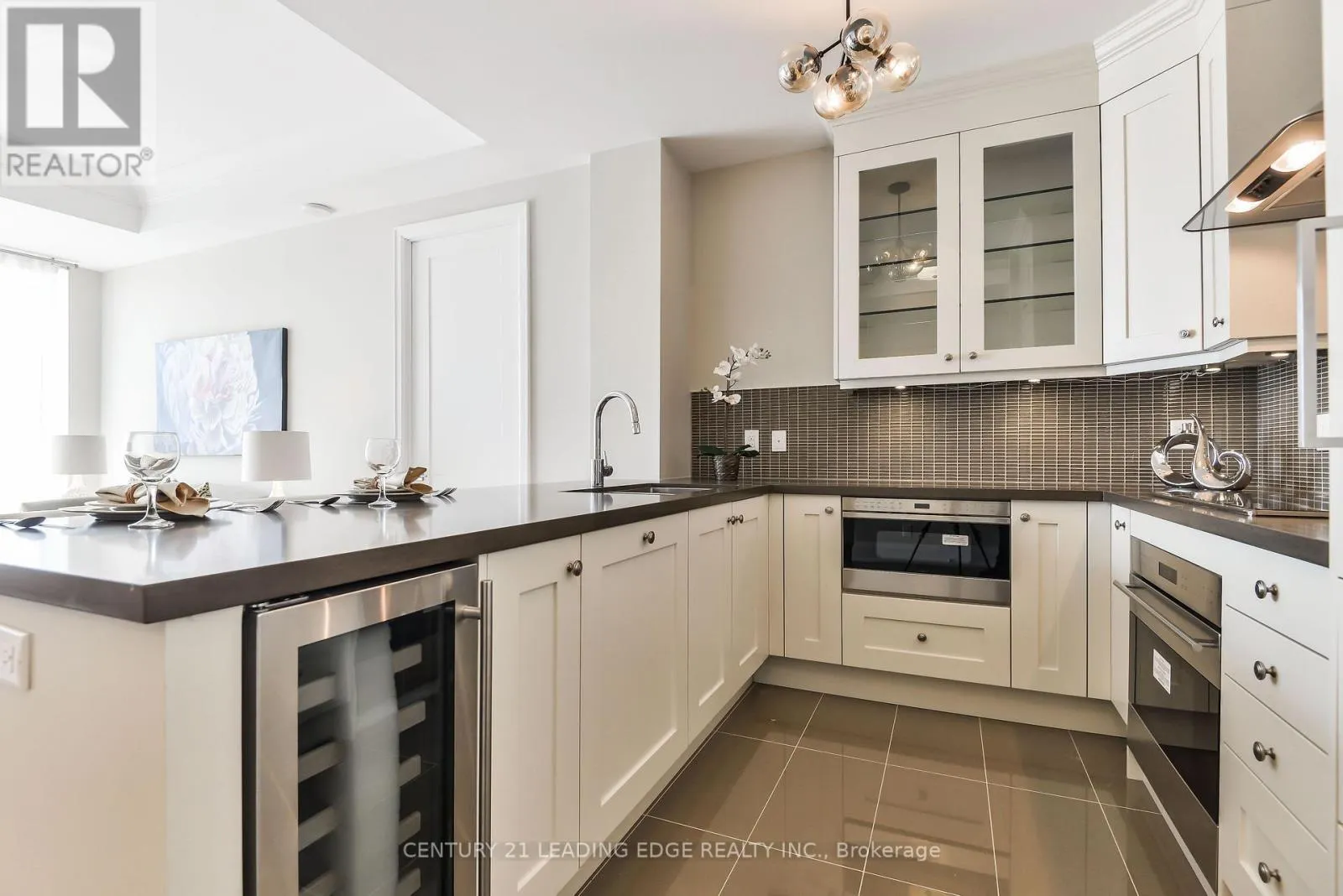 210 - 9 STOLLERY POND CRESCENT