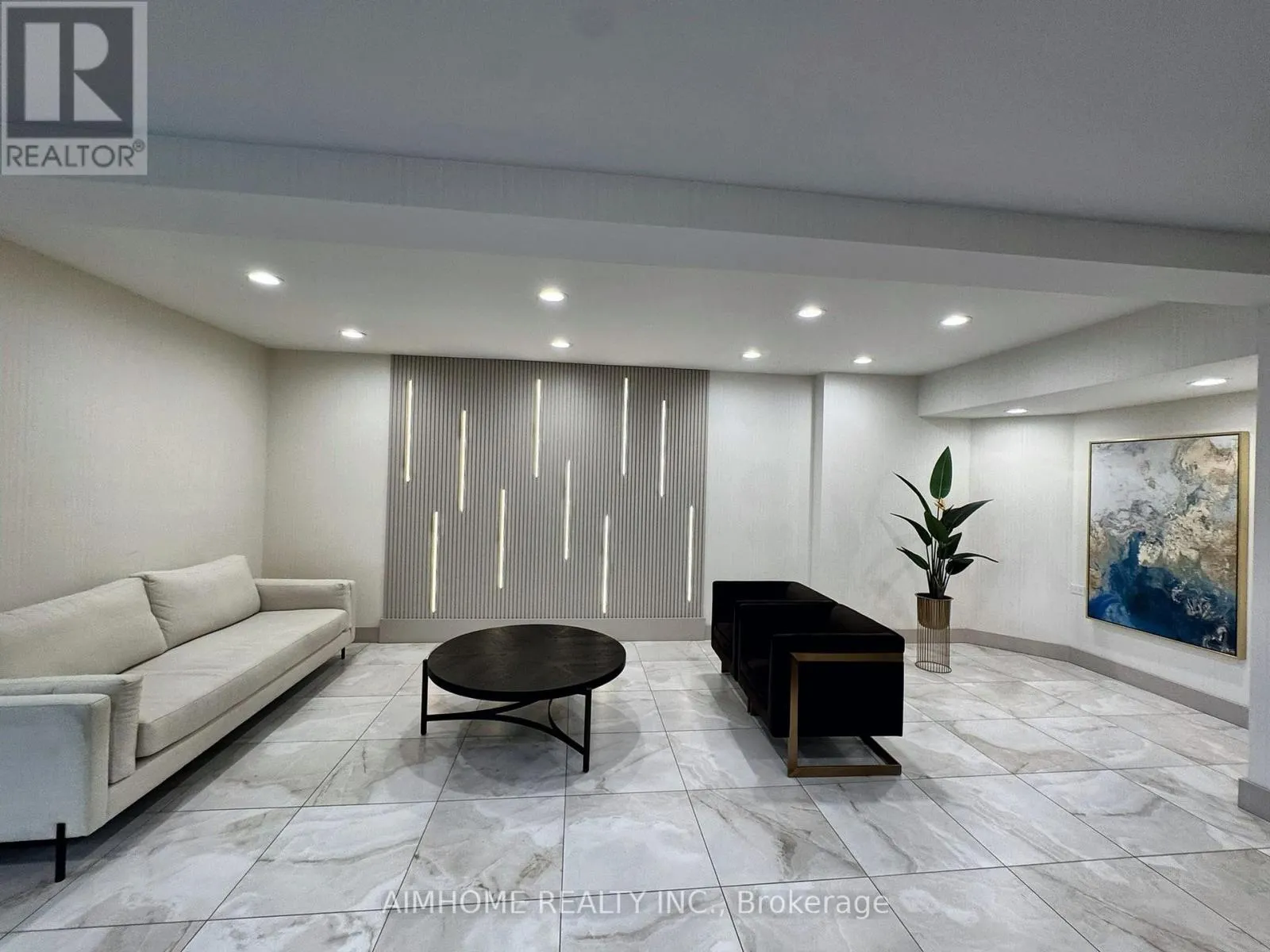 1428 - 32 CLARISSA DRIVE