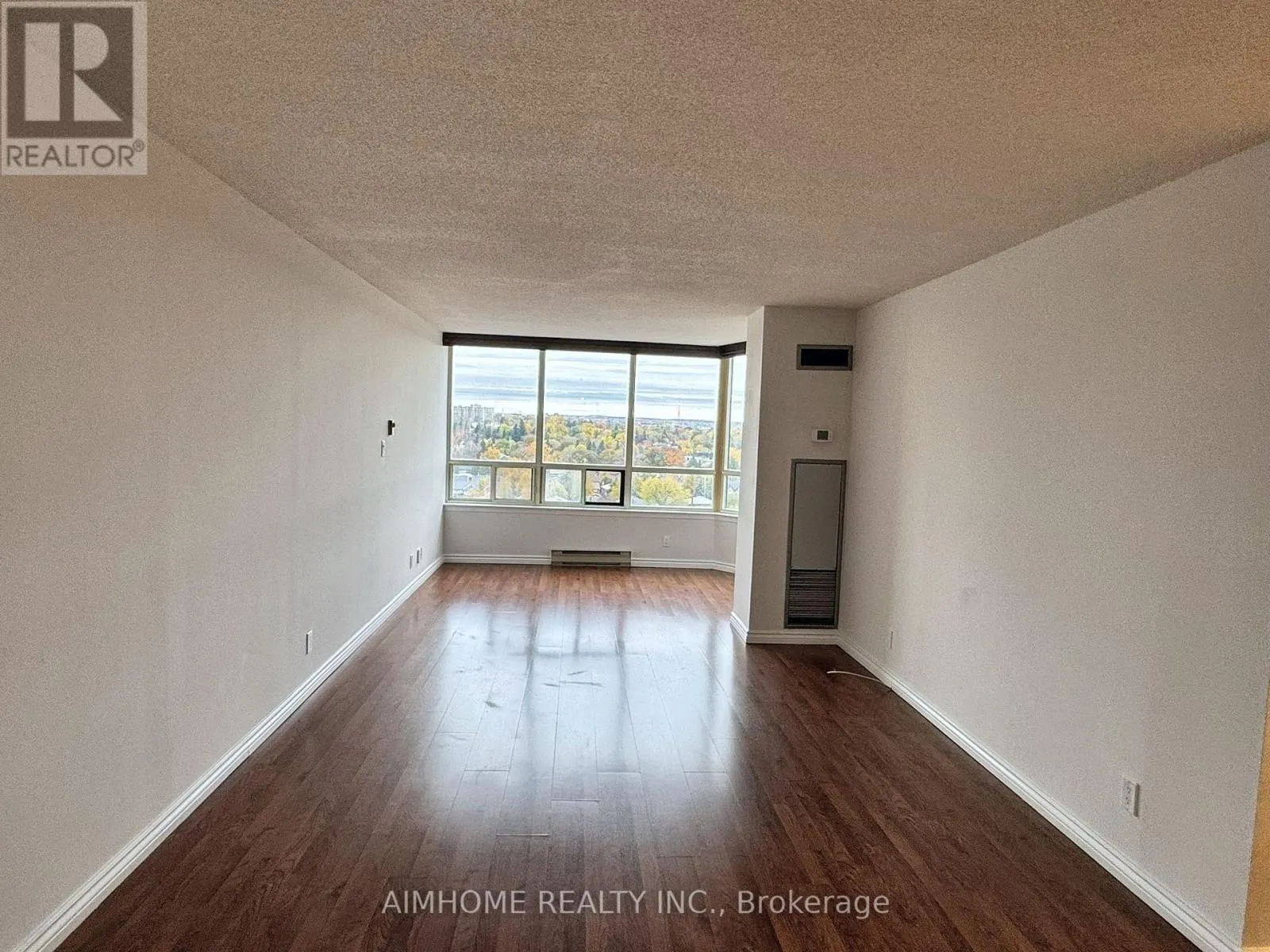 1428 - 32 CLARISSA DRIVE