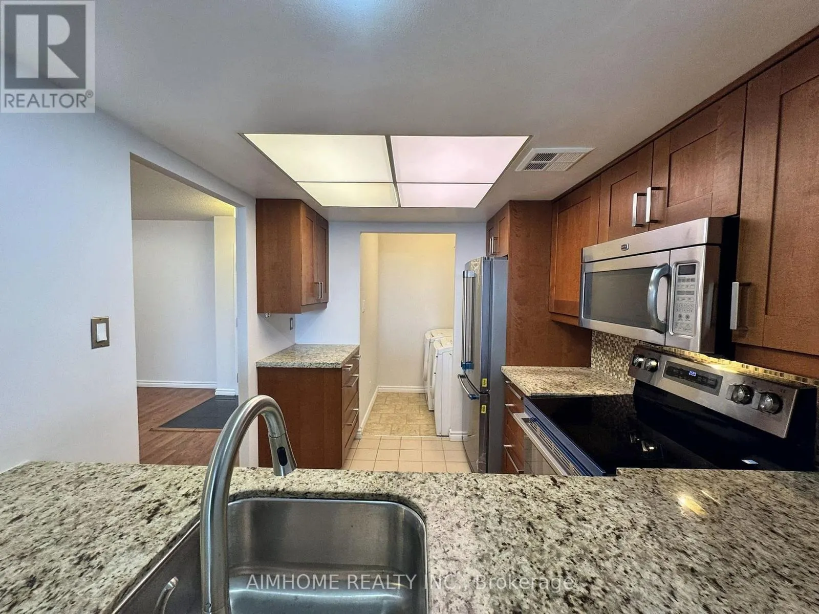 1428 - 32 CLARISSA DRIVE