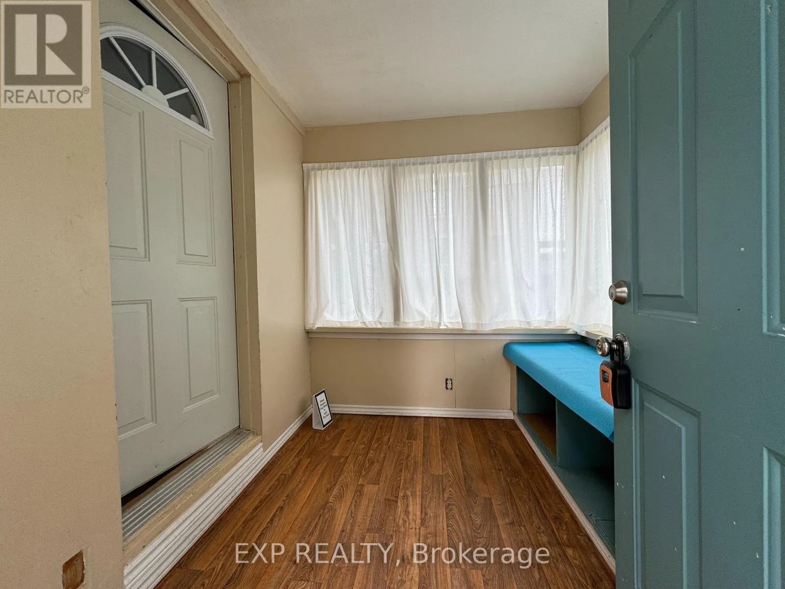 MAIN & UPPER - 49 SUNSET BEACH ROAD