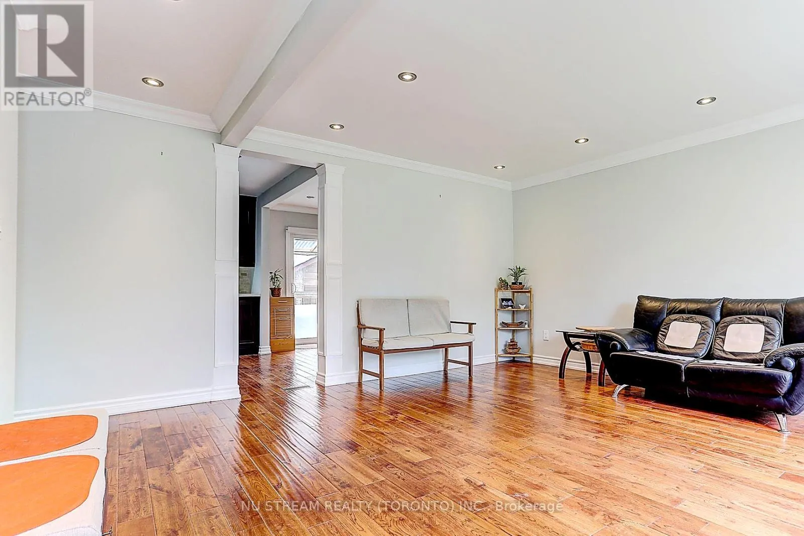 MAIN - 432 CROSBY AVENUE